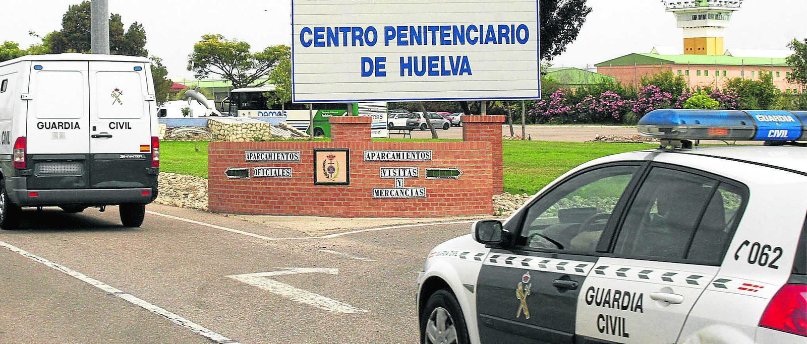 Imagen de la entrada al recinto penitenciario onubense donde cumplen condena diez presos de ETA.