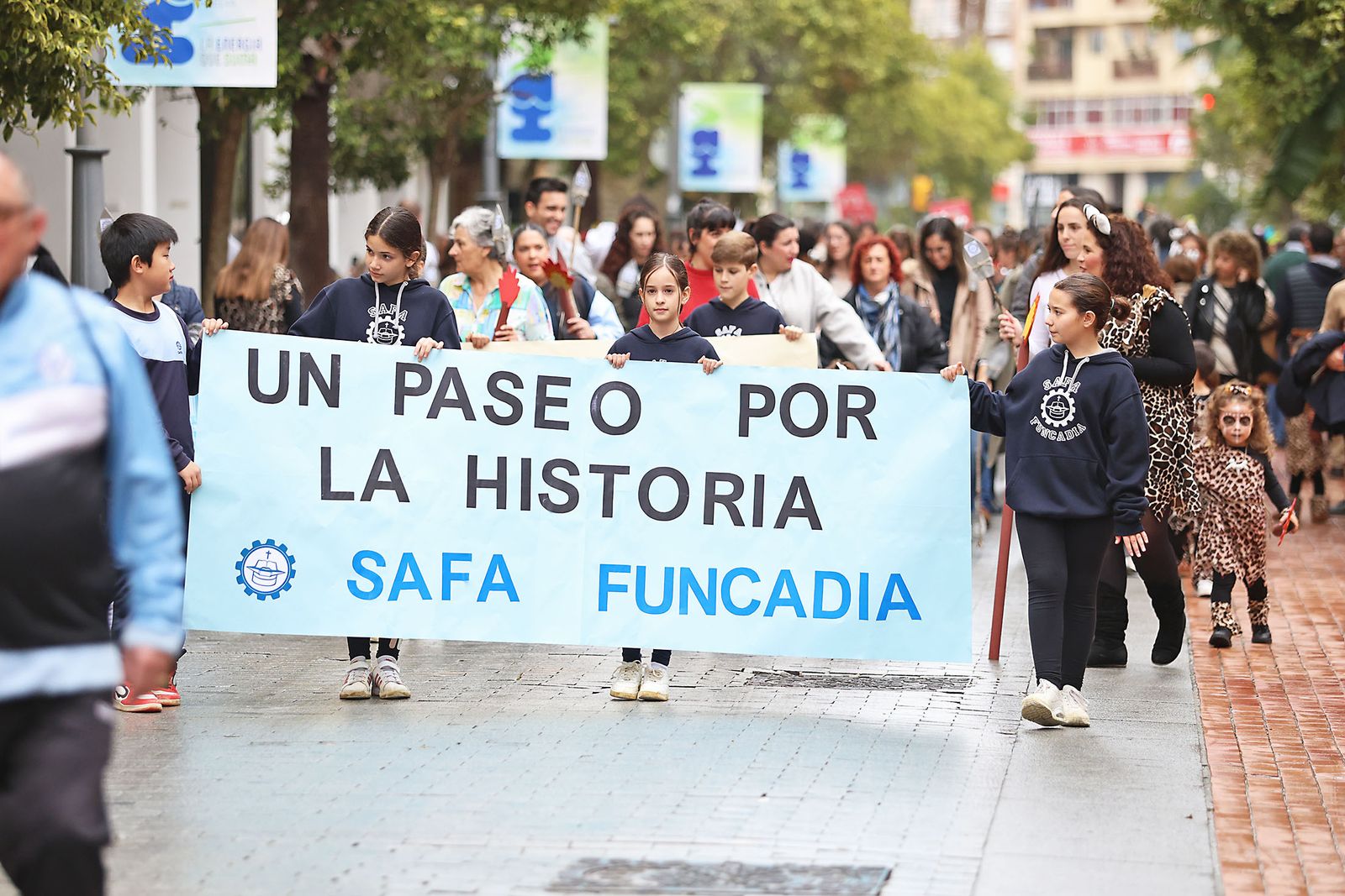 Imágenes del desfile “Un paseo por la historia”  de los niños del colegio Funcadia de Huelva