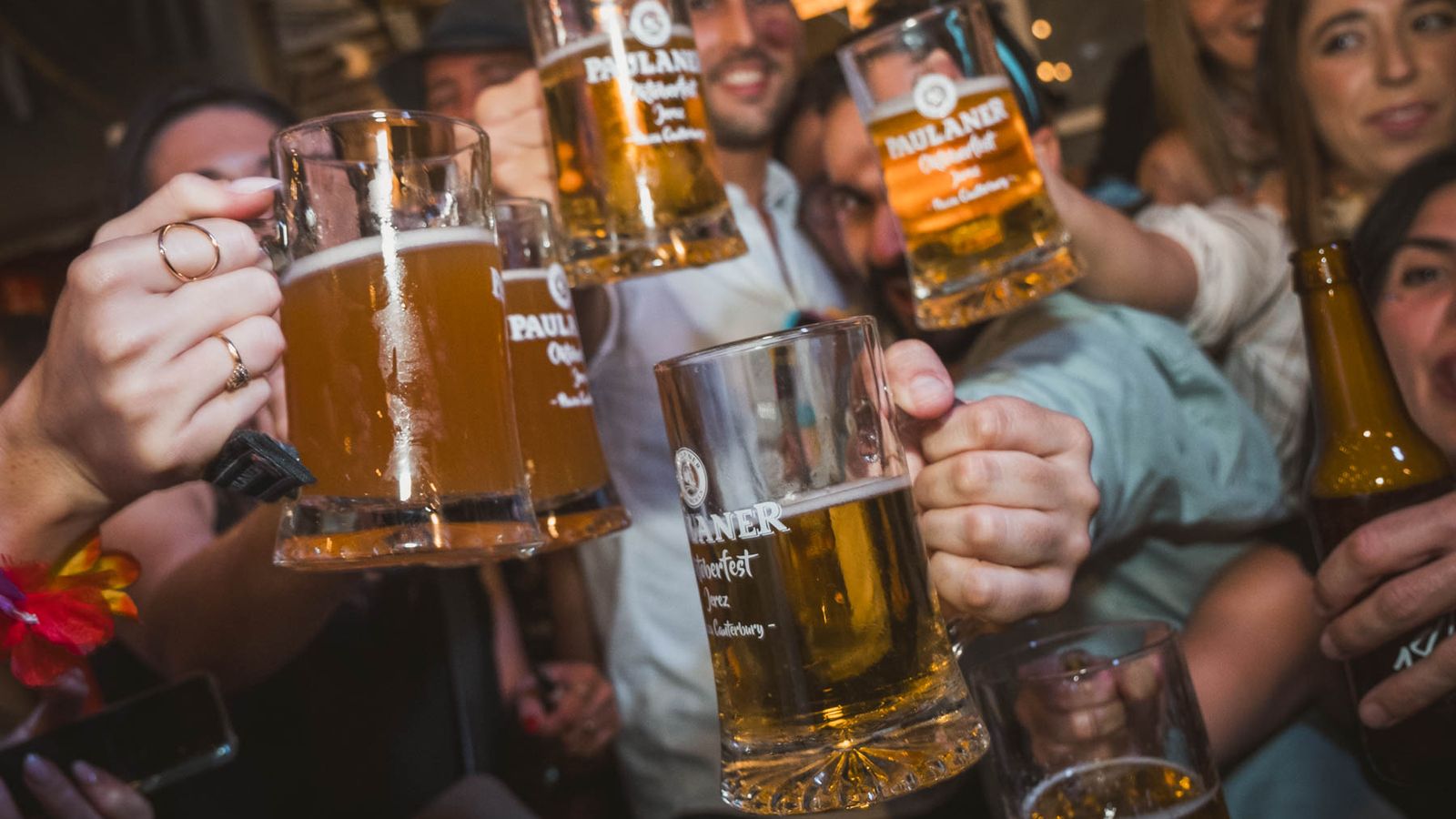 Búscate en las imágenes del viernes 27 de septiembre en el Oktoberfest de Plaza Canterbury en Jerez.