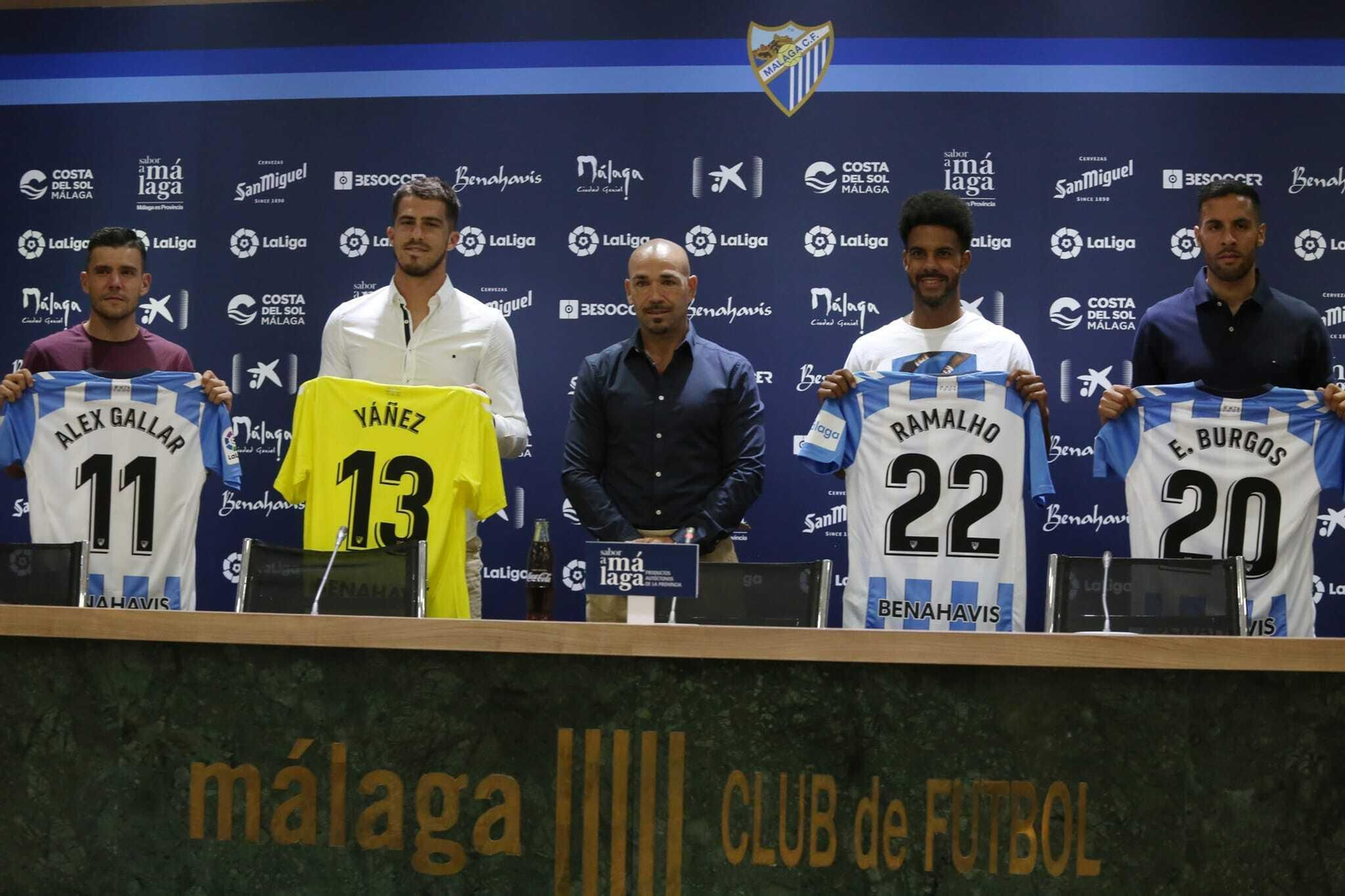 Gallar, Yáñez, Ramalho y Burgos posan con la camiseta del Málaga CF. Gallar, Yáñez, Ramalho y Burgos posan con la camiseta del Málaga CF.