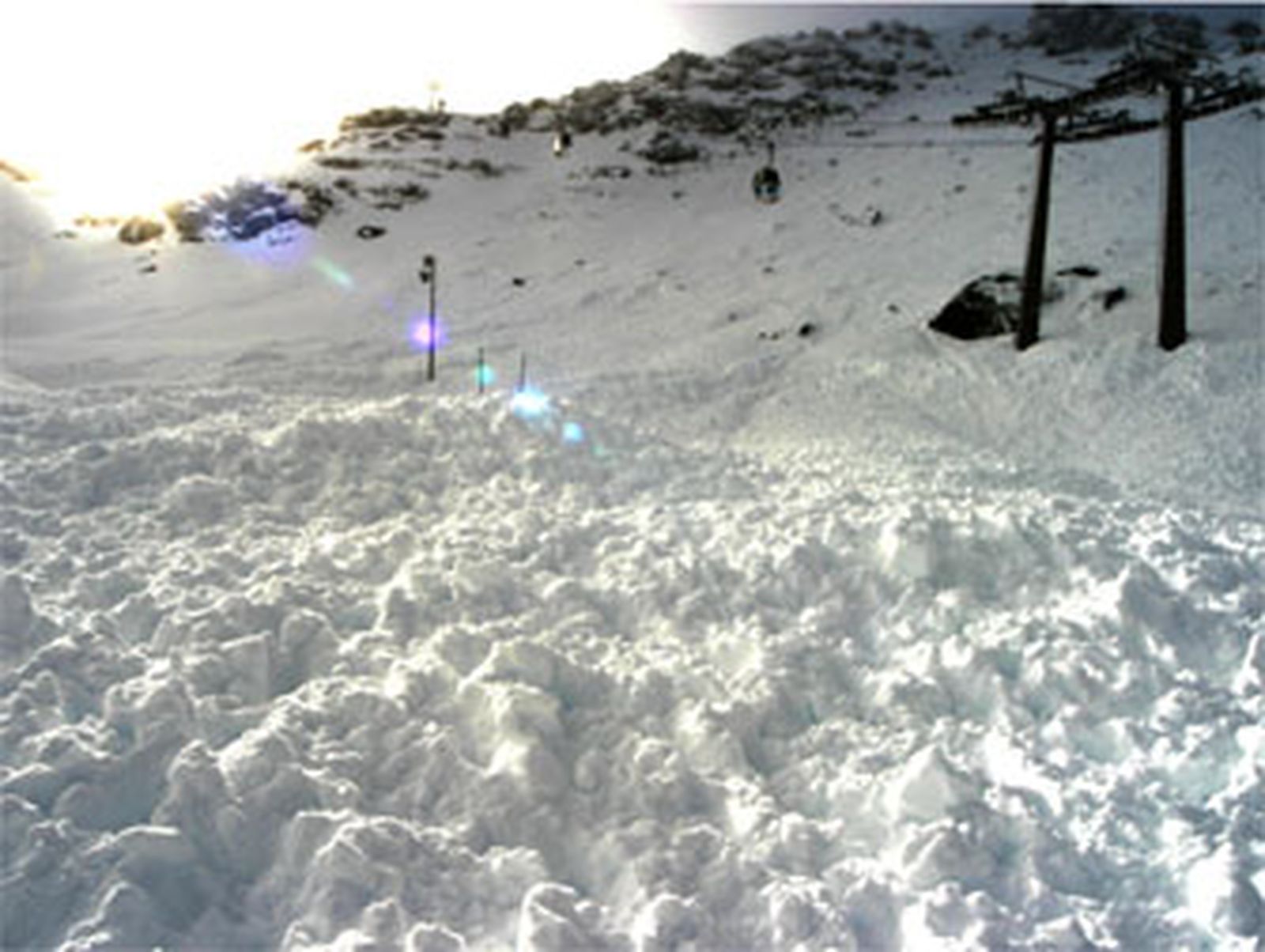 Un esquiador fuera de pista provoca una avalancha en Sierra Nevada que arrastró a tres personas