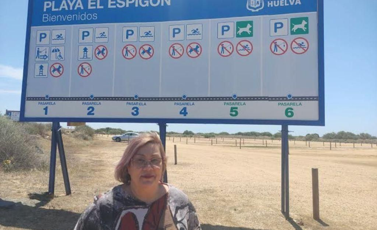 Mónica Rossi en la playa del Espigón