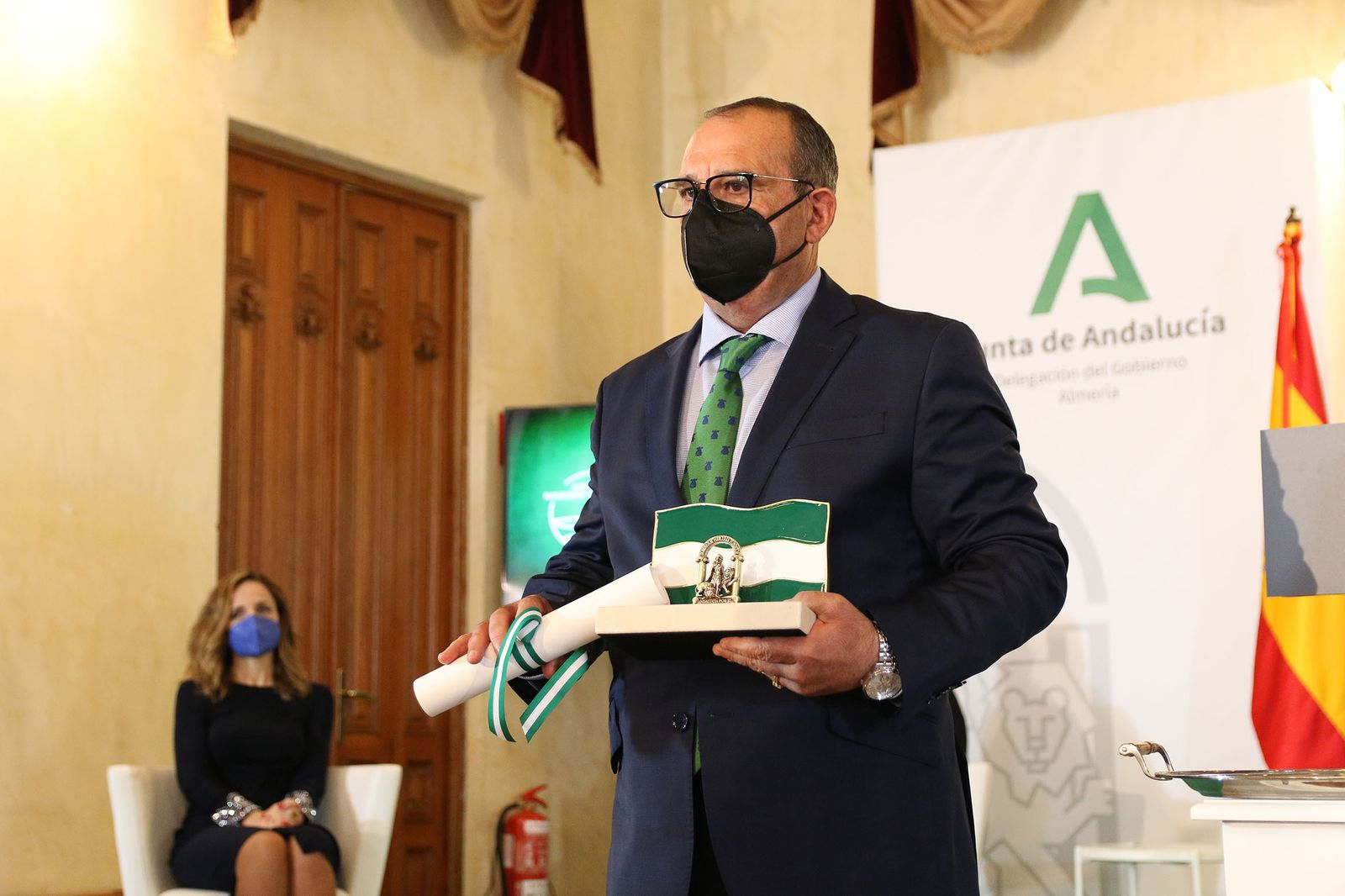 Fotogalería de la entrega de banderas por el Día de Andalucía
