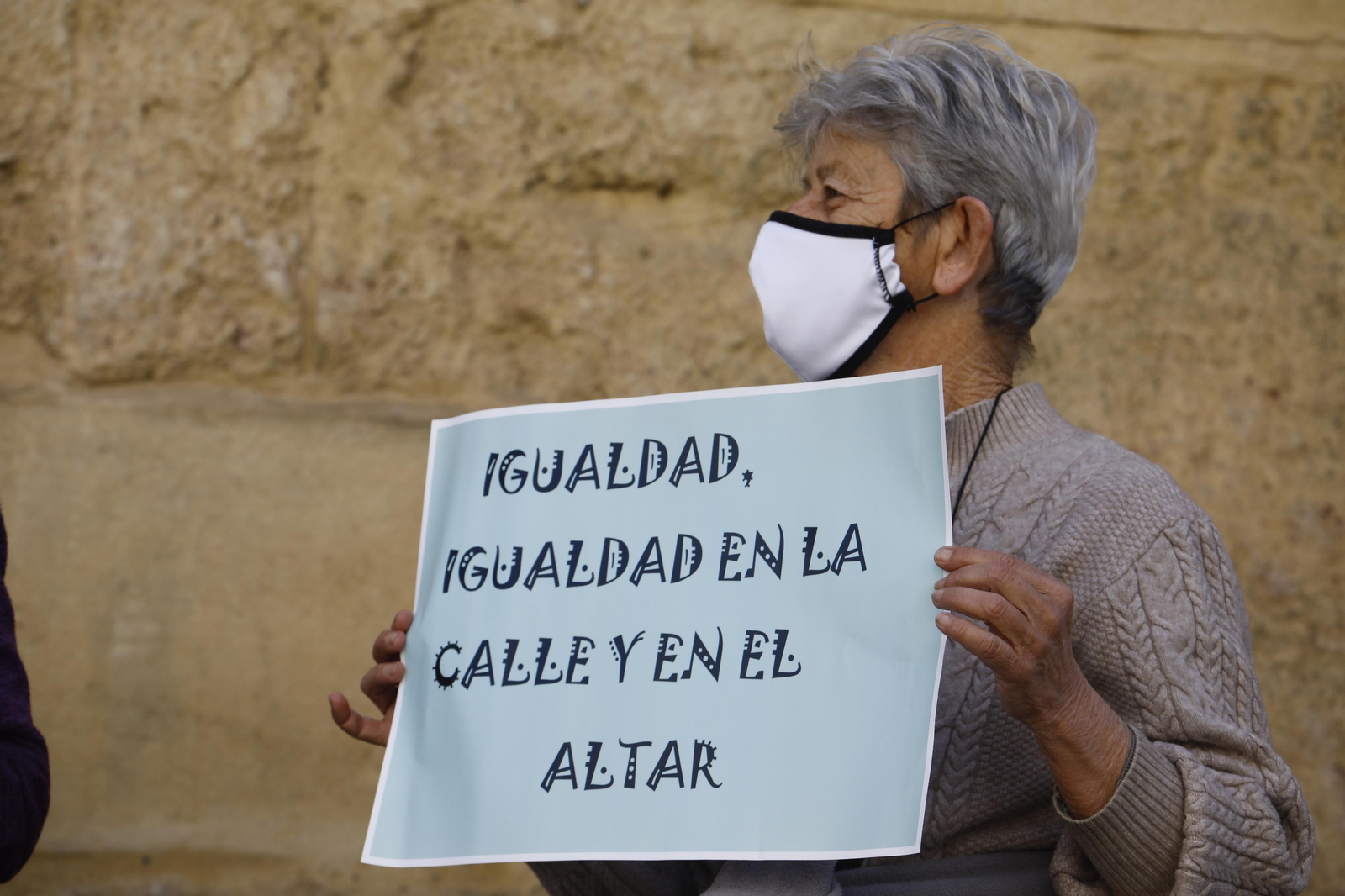 La Revuelta de Mujeres en la Iglesia de Córdoba se manifiestan para "tener voz y voto"