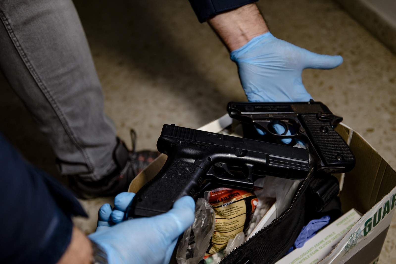 Imágenes de la interveción antidroga de la Guardia Civil en Barbate.