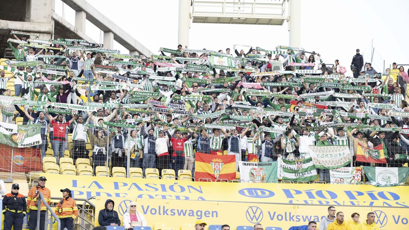 Los aficionados del Córdoba CF que acompañaron a su equipo en Las Palmas de Gran Canaria.