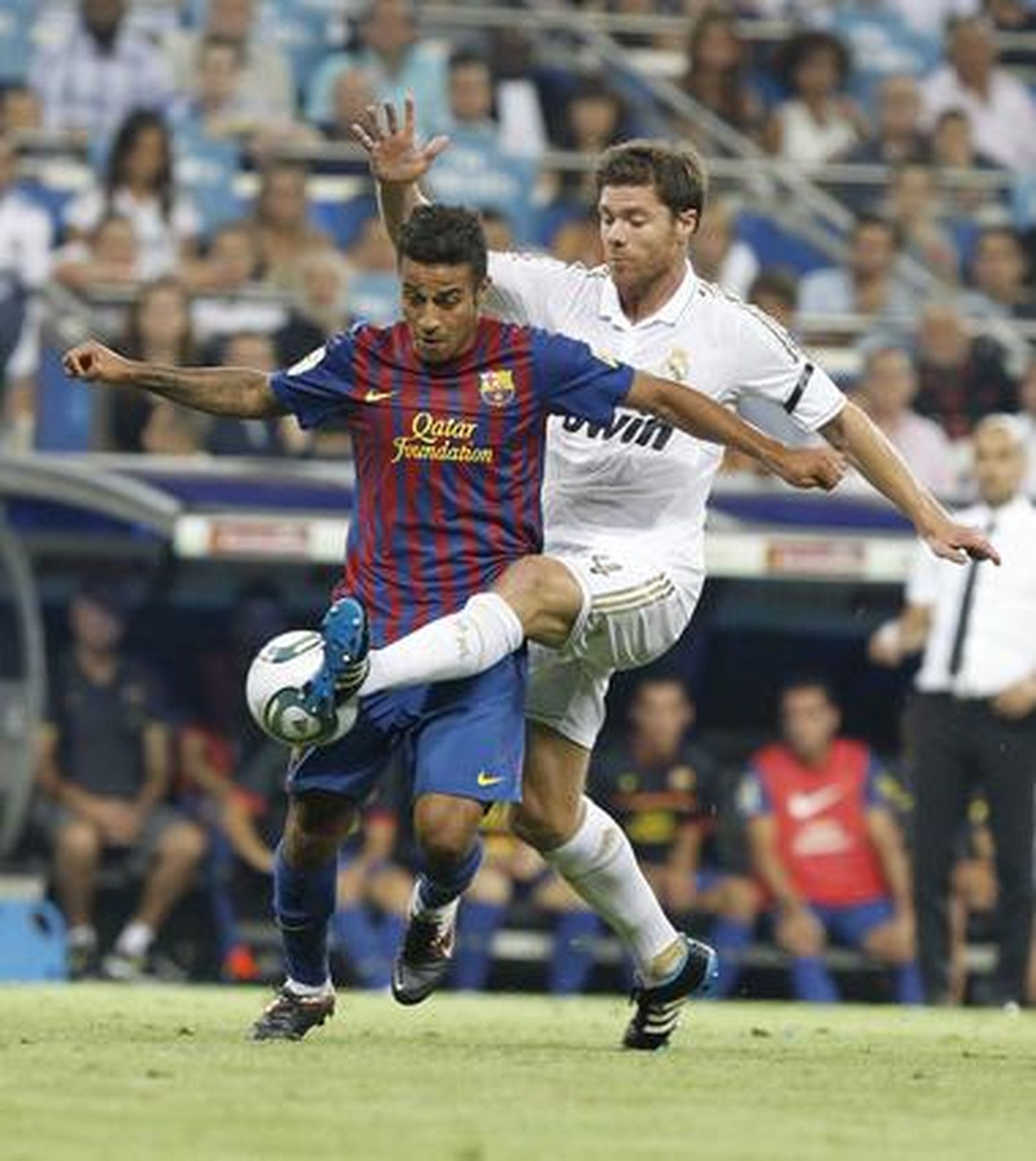 El Real Madrid y el Barcelona empatan 2-2 en la ida de la Supercopa. / EFE