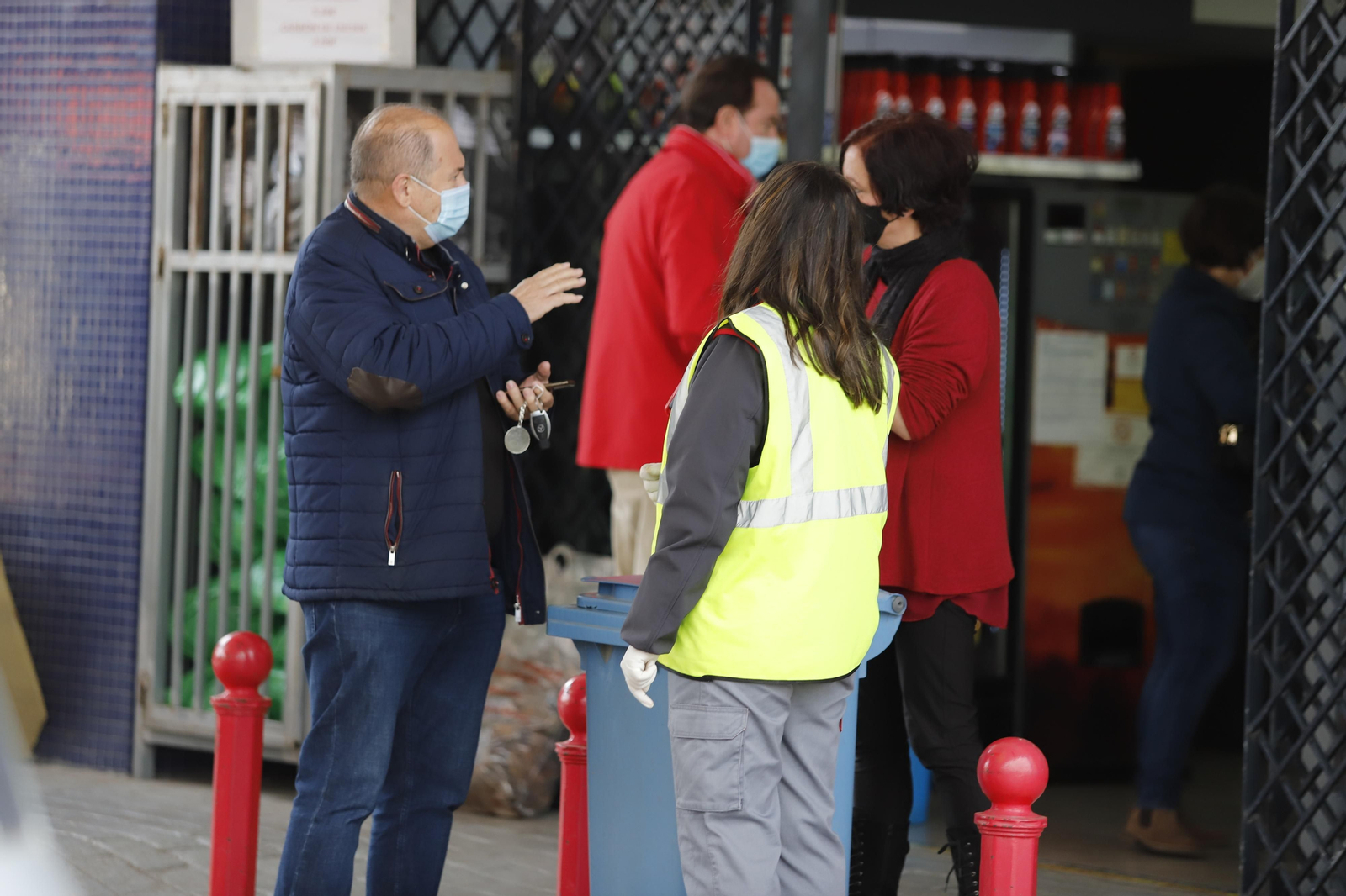 Imágenes de las gasolineras con el descuento de 20 céntimos del Gobierno en el combustible
