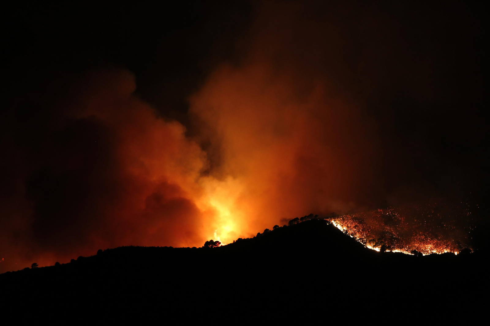 El incendio de Pujerra y Benahavis, esta pasada noche.