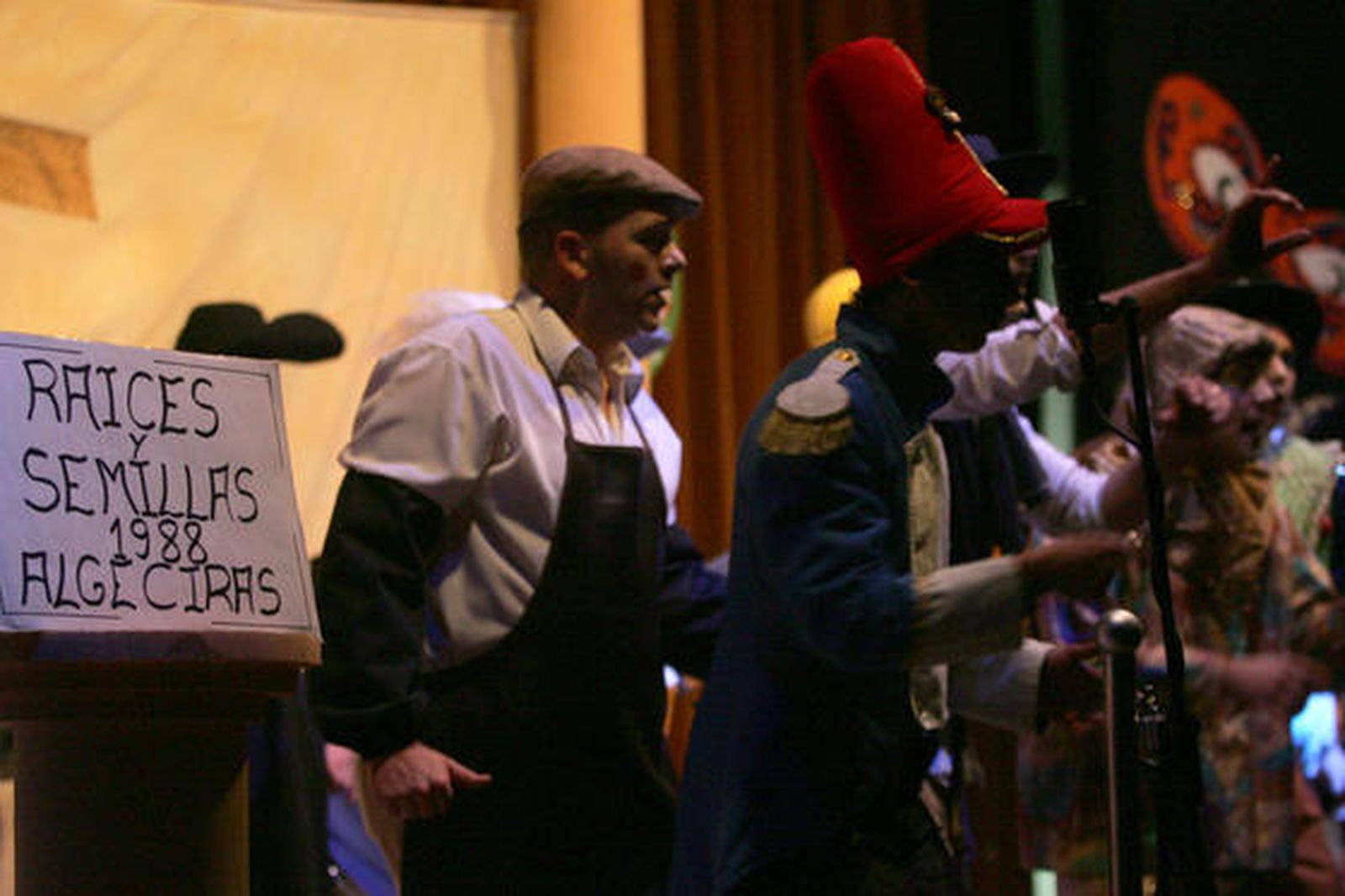 La agrupación 'El desván del carnaval'./Fotos:J.M.Quiñones

Foto: J.M.Q.