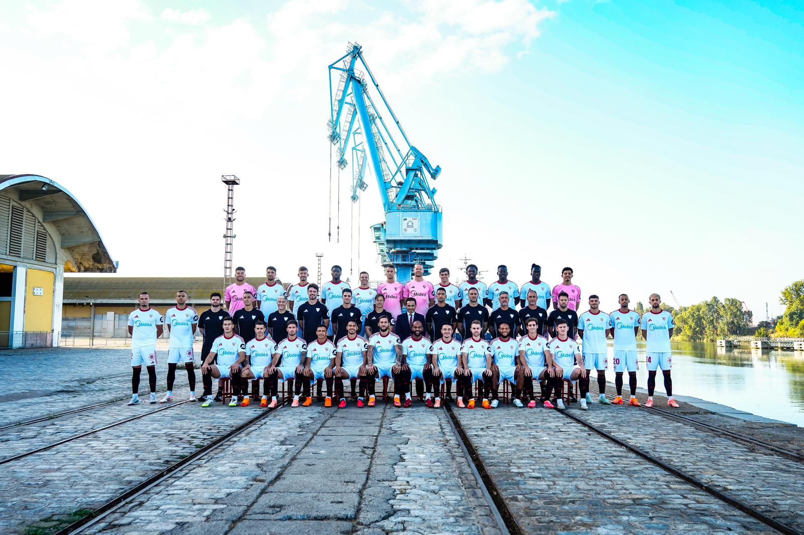 Foto oficial del Sevilla FC de la temporada 25-26.