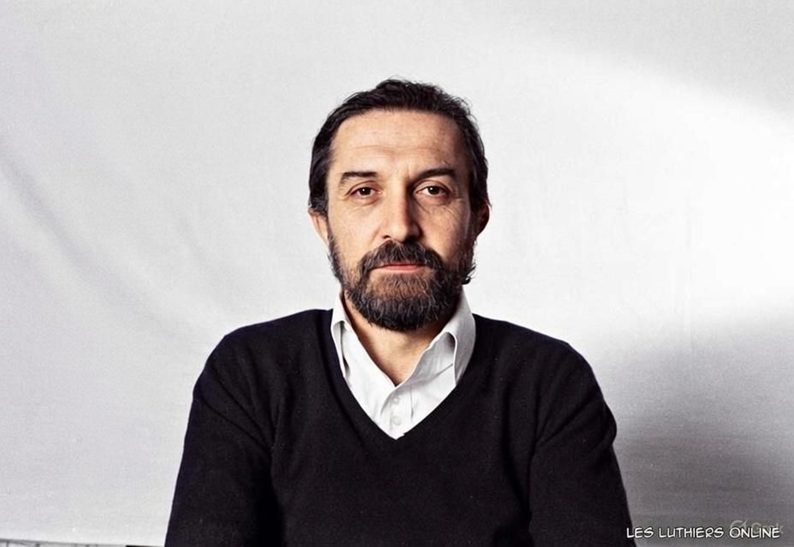 Retrato de Ernesto Acher cuando era componente de Les Luthiers