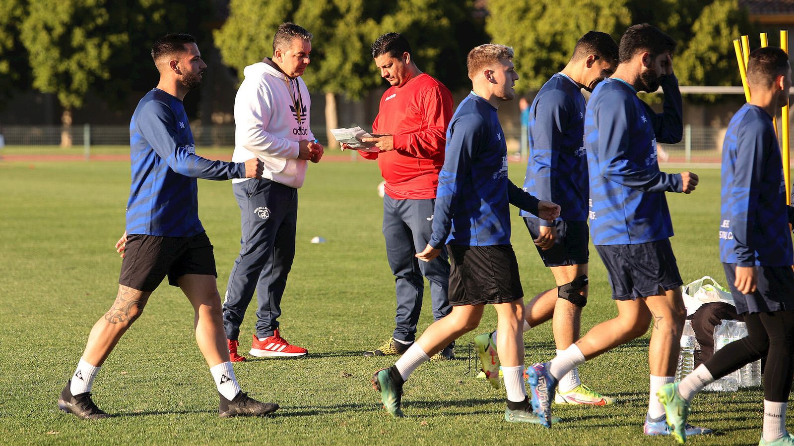 El nuevo cuerpo técnico se estrena en Arcos como local.