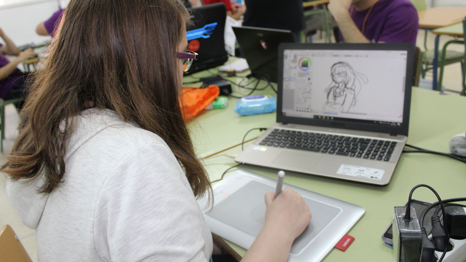 Una alumna diseña su propio juego durante los talleres de Jam Today