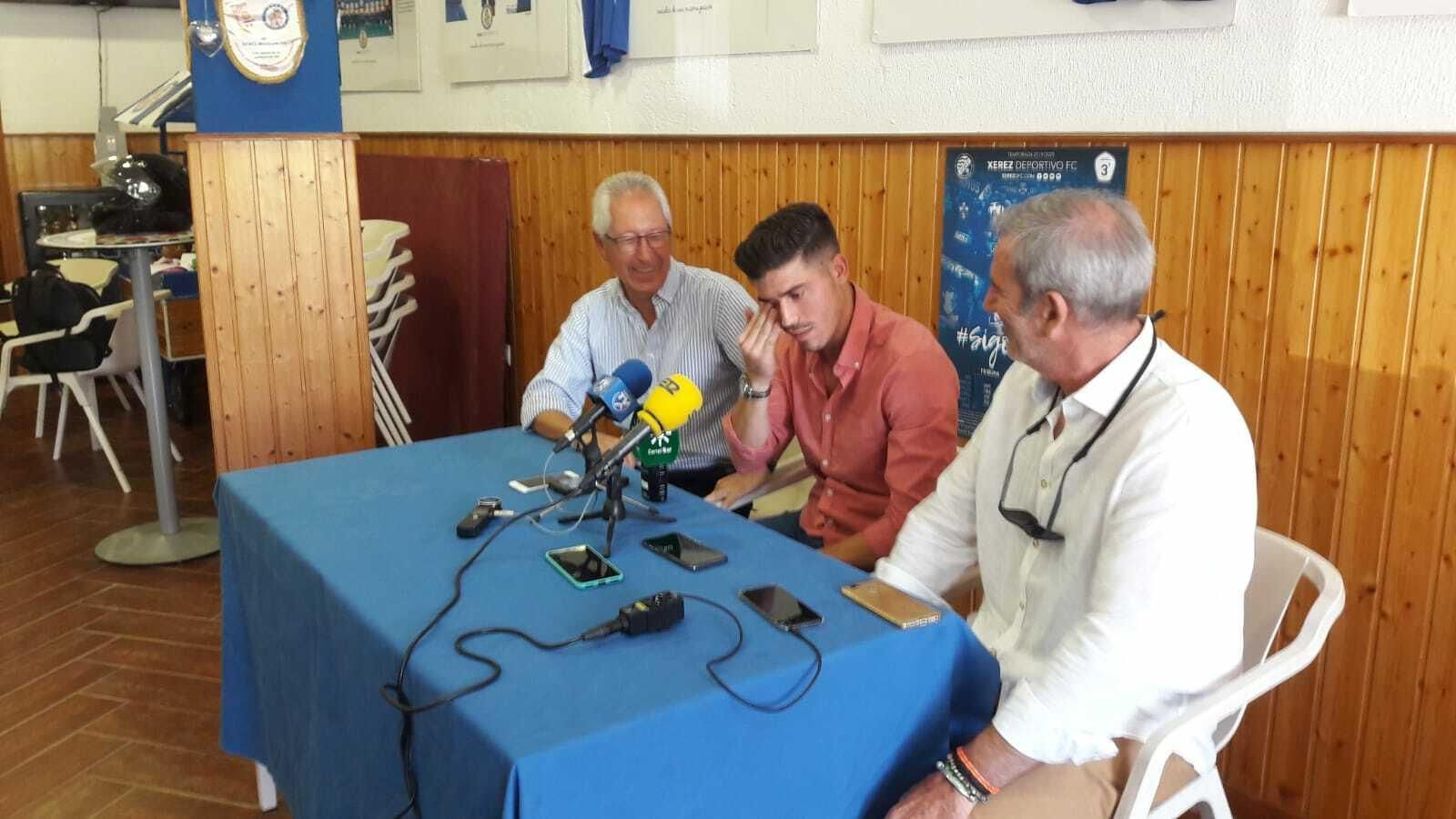 Álex Padilla se emocionó en la rueda de prensa hablando del Xerez Deportivo FC.