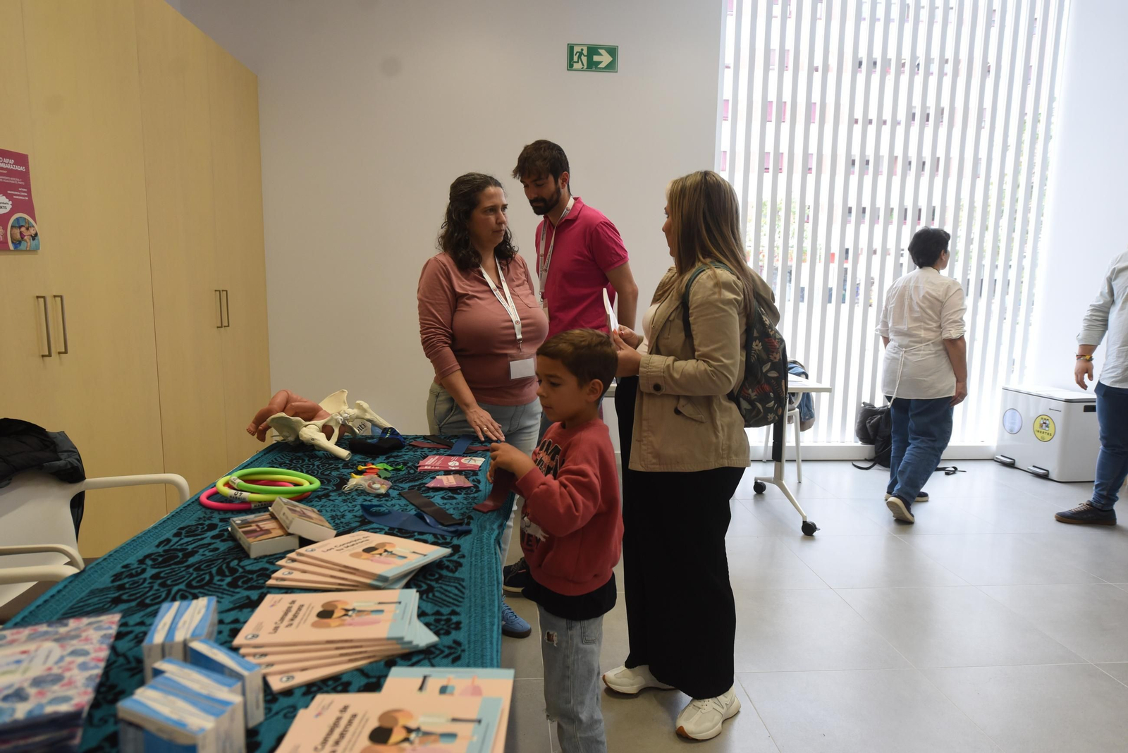 Córdoba celebra el Día de la Matrona con una sesión de 'belly painting'
