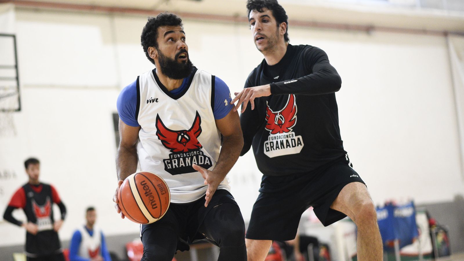Devin Wright y Sergio Olmos, durante la sesión de entrenamiento del jueves