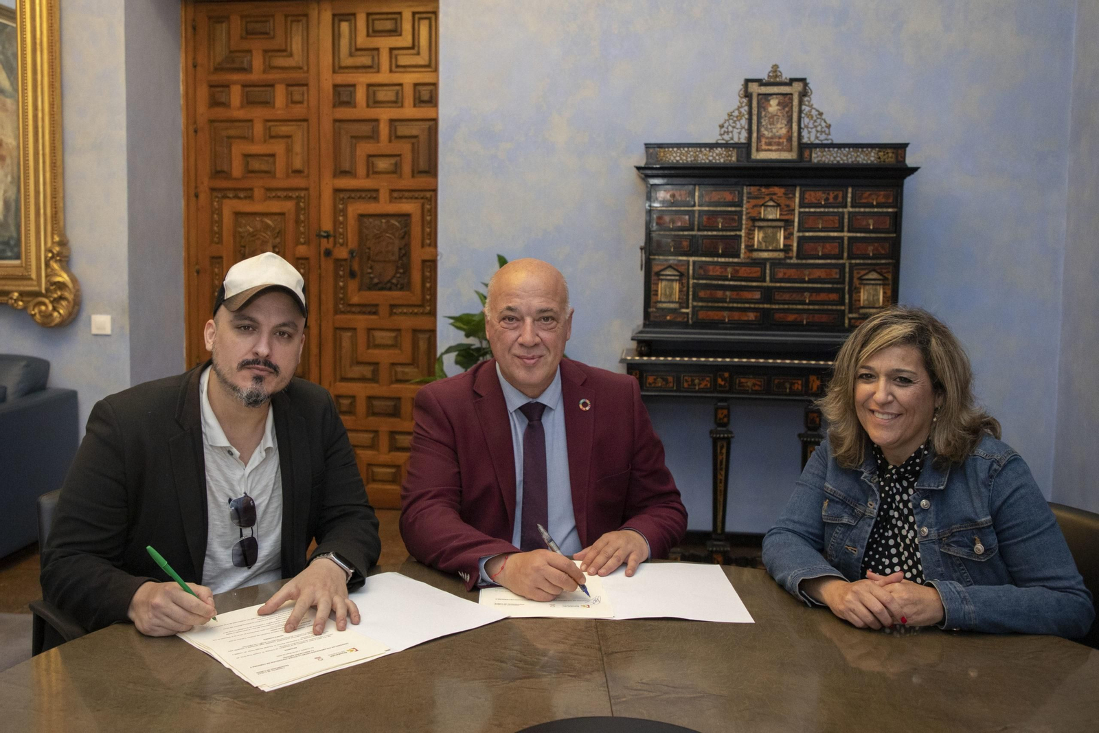 Firma del acuerdo para el nuevo campus de cine en Córdoba.