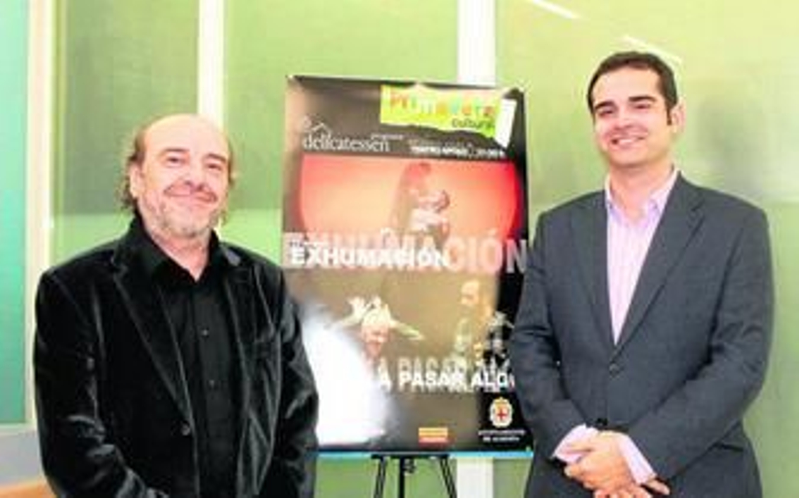 Ramón Fernández-Pacheco junto a Carlos Góngora, de Axioma Teatro, presentando ayer el ciclo Delicatessen.