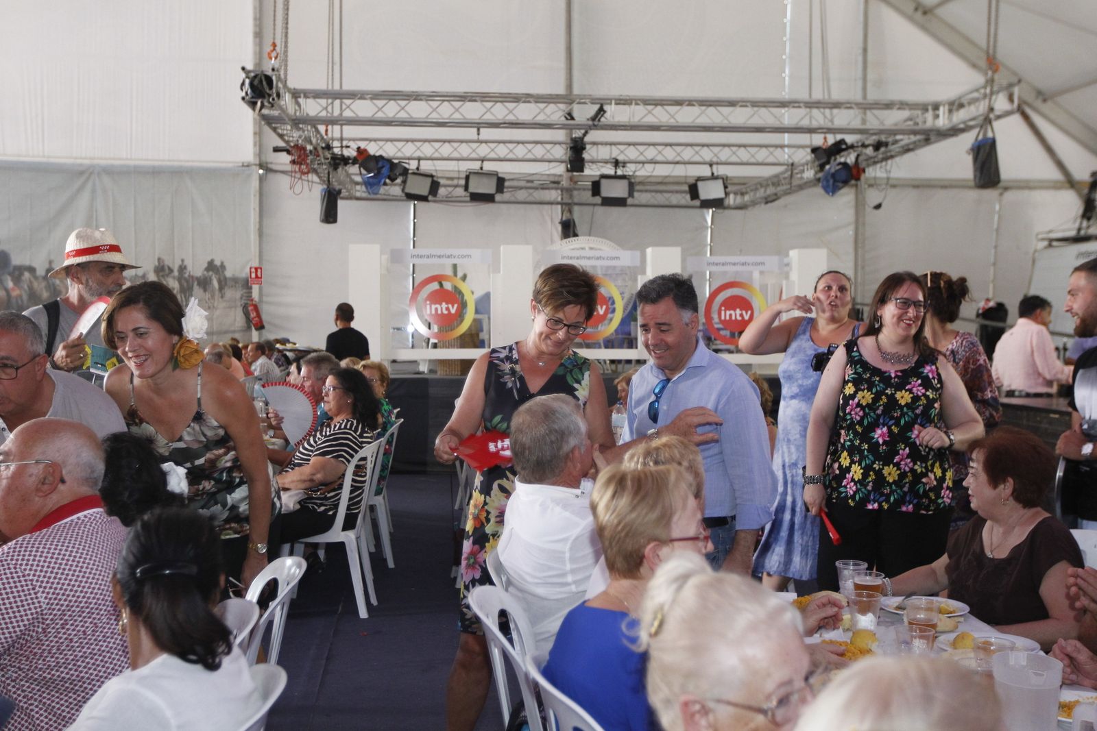 Fotogalería comida homenaje a los mayores. Feria de Almería 2019