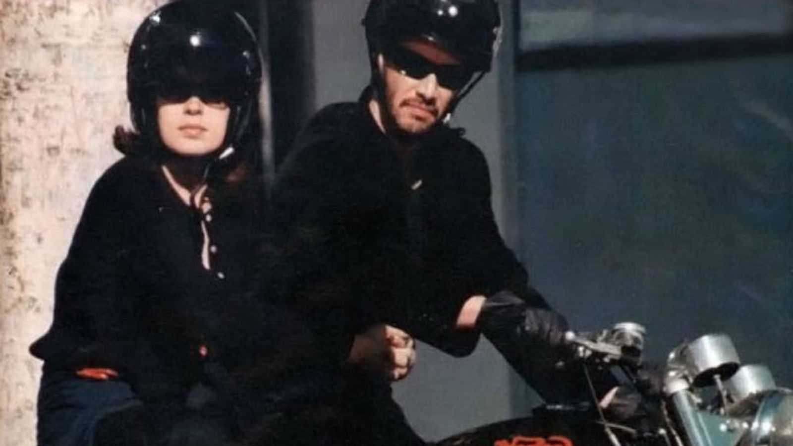 Keanu con su primer amor, Jennifer Syme, quien falleció con 28 años.