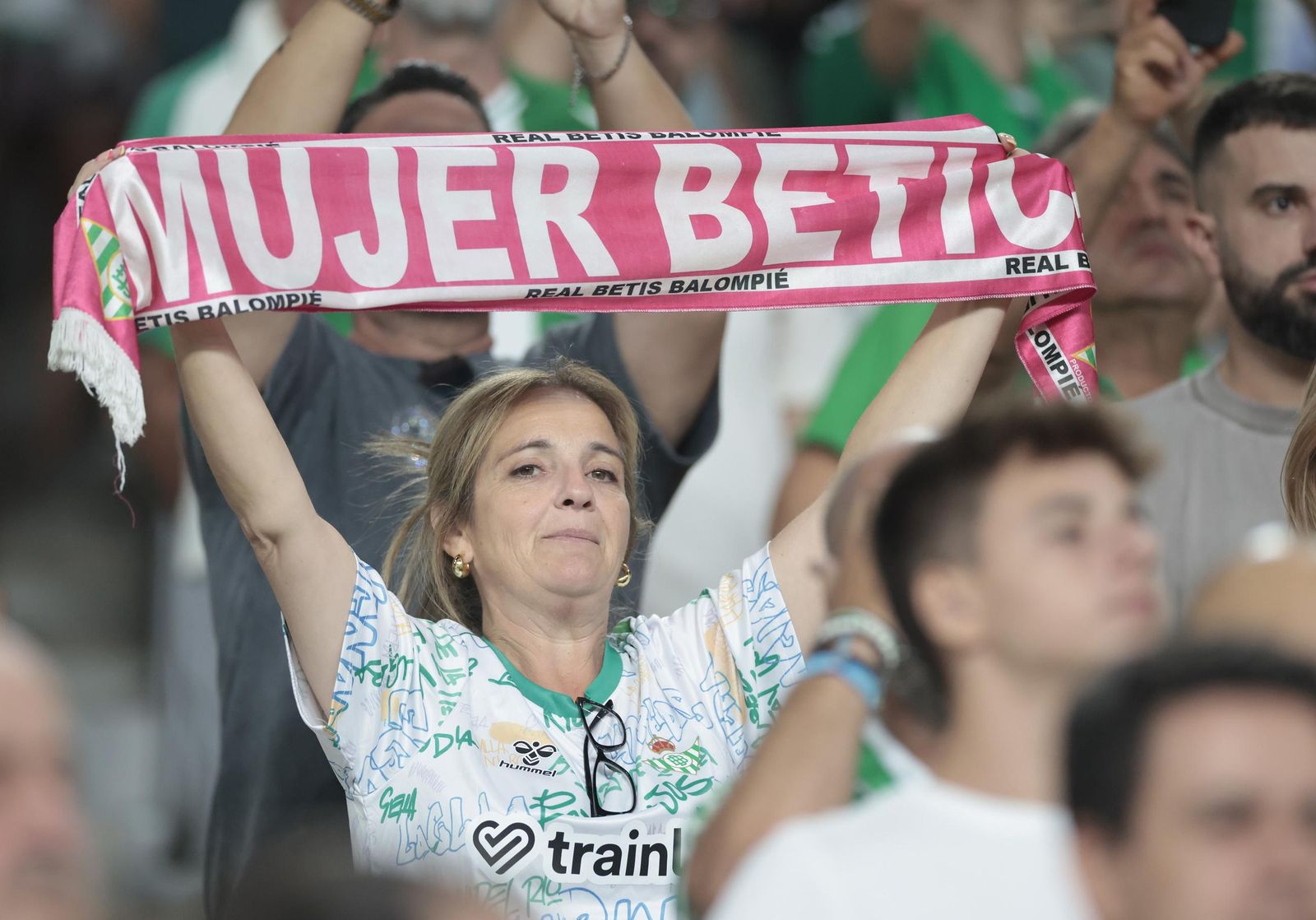 Búscate en las fotos del Betis - Nottingham Forest