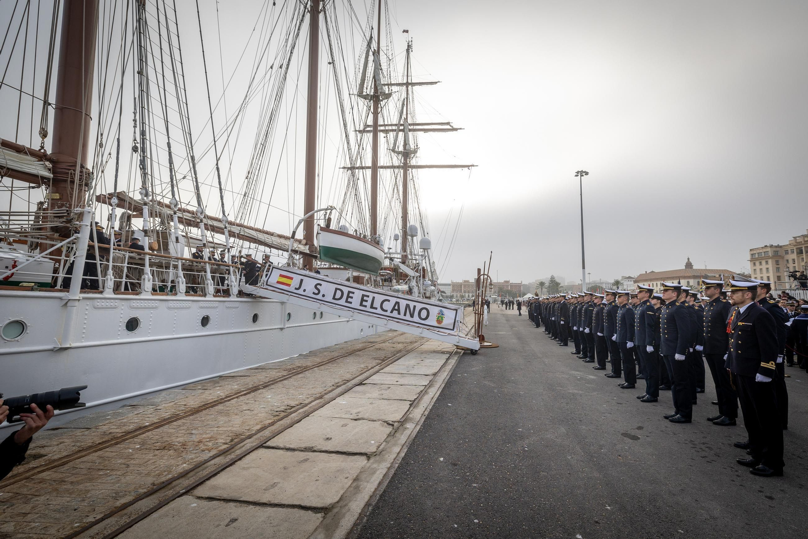 Imágenes de la despedida del 'Elcano' desde Cádiz con la Princesa Leonor como guardiamarina Imágenes de la despedida del 'Elcano' desde Cádiz con la Princesa Leonor como guardiamarina