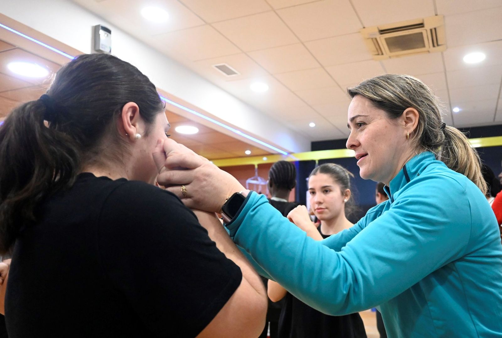La masterclass de boxeo de Rafa Lozano Jr a medio centenar de mujeres de Córdoba, en imágenes