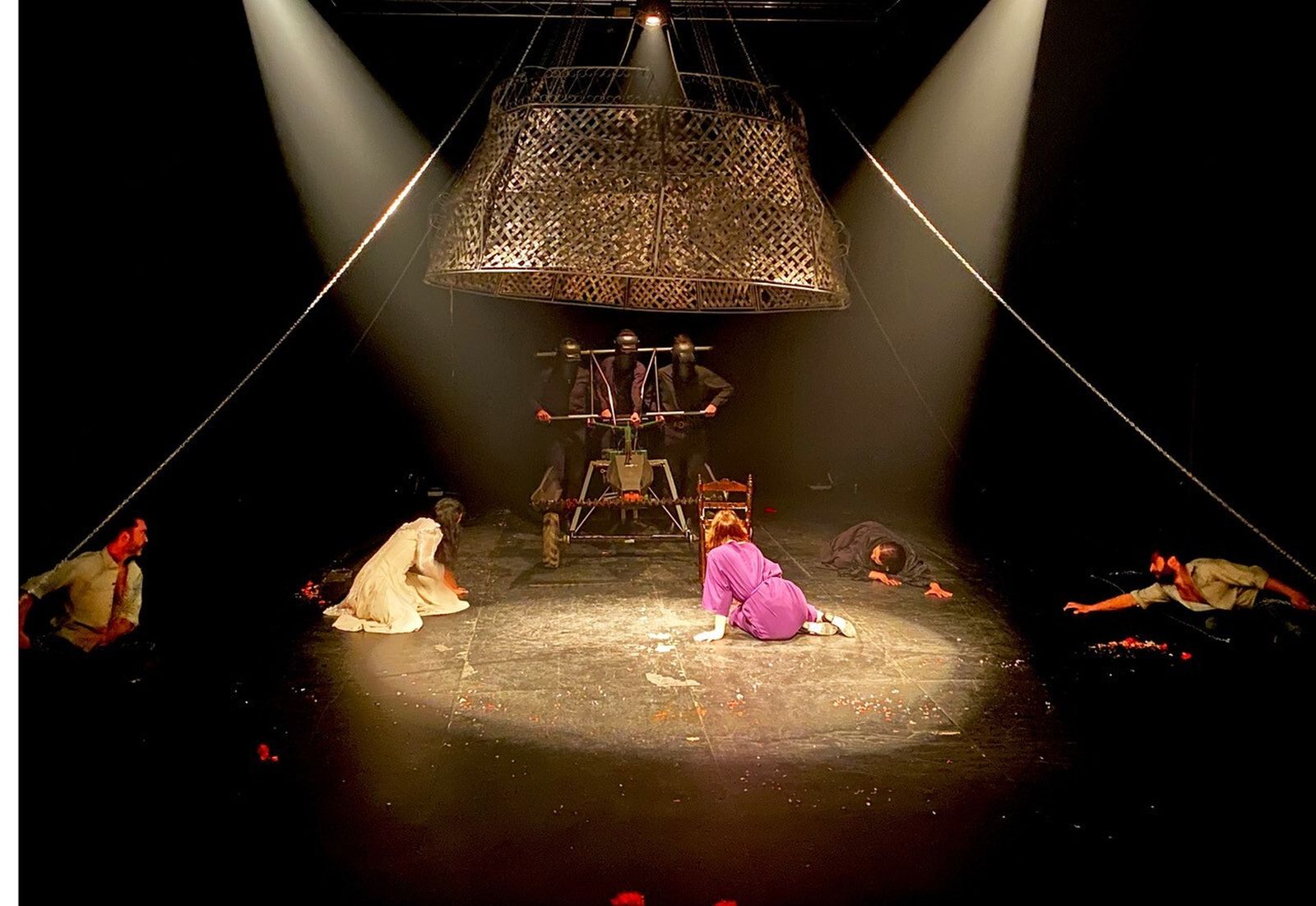 Un momento de la representación de 'Nanas de Espinas', adaptación de las 'Bodas de sangre' de Lorca.