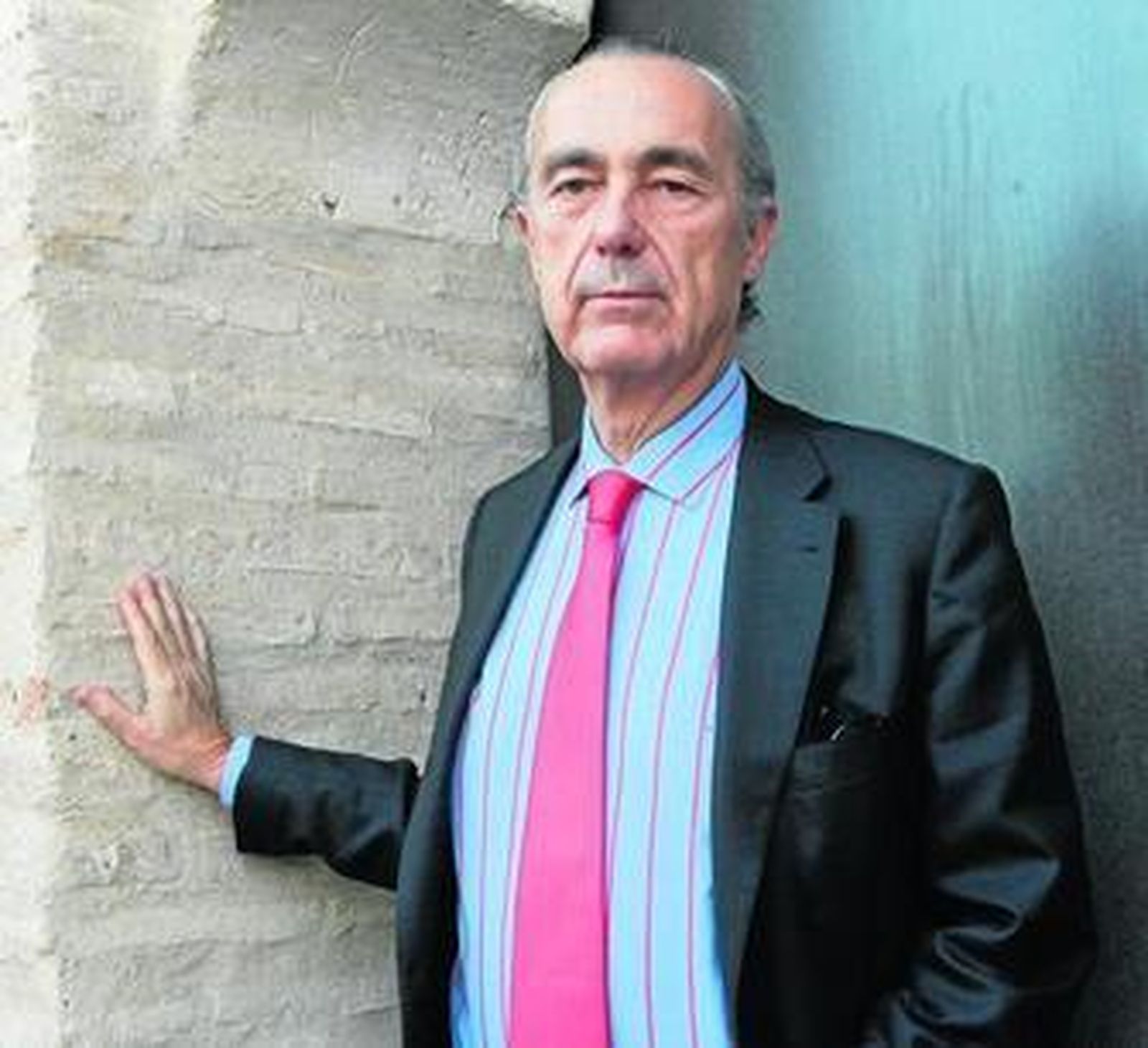 El poeta Luis Alberto de Cuenca (Madrid, 1950), en una visita al festival Cosmopoética de Córdoba.