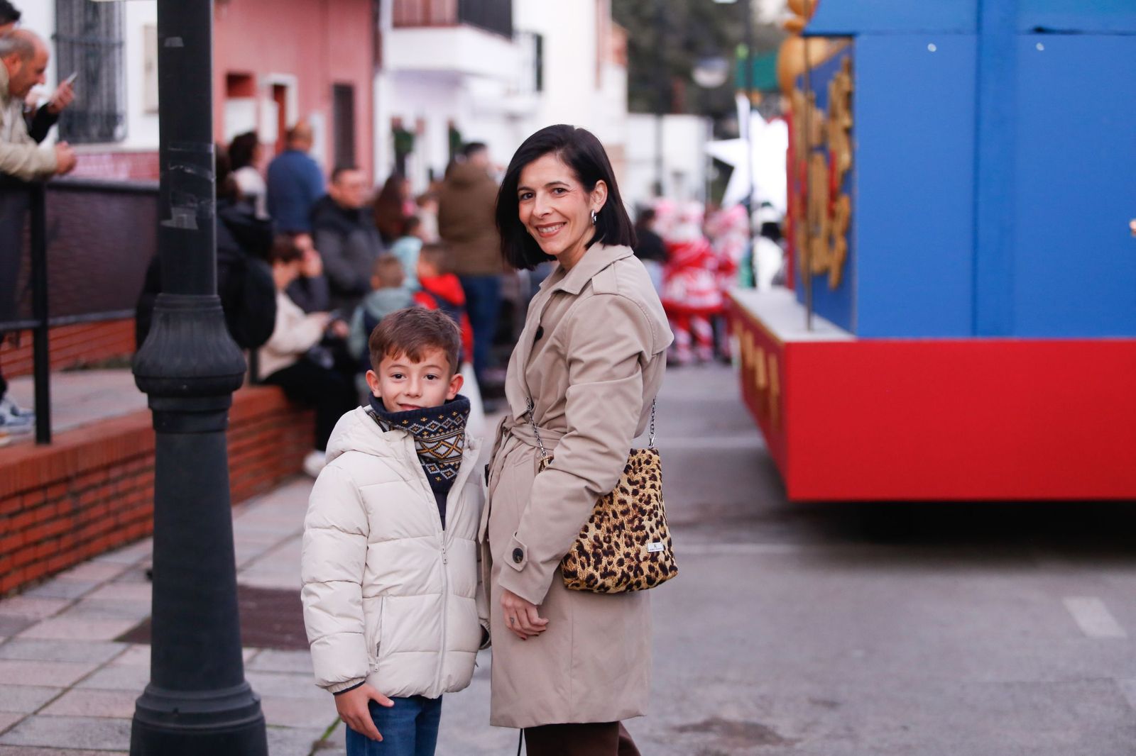 Búscate en las fotos de la cabalgata de Reyes Magos 2026 en Los Barrios