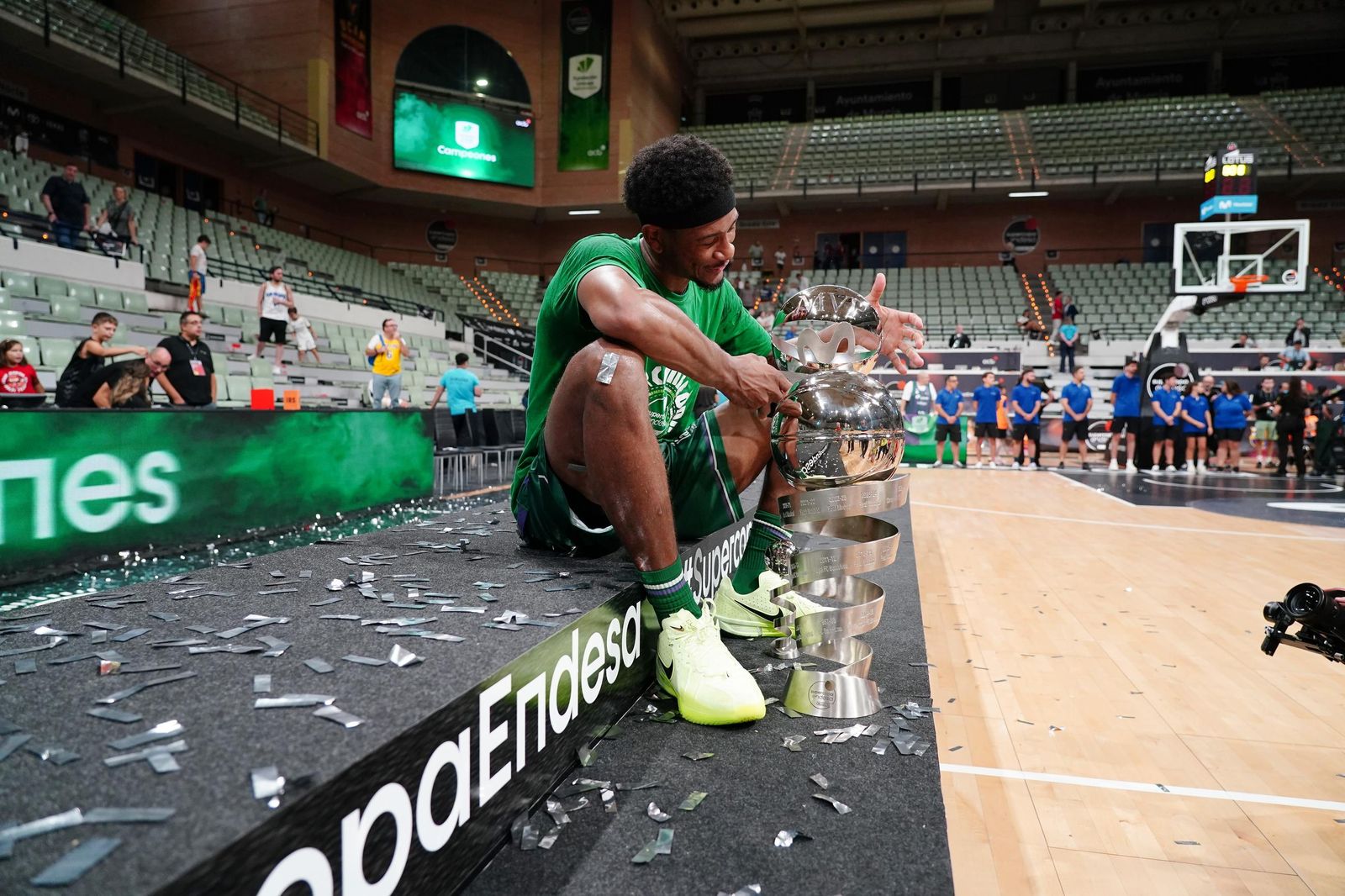 Kameron Taylor, con sus trofeos.