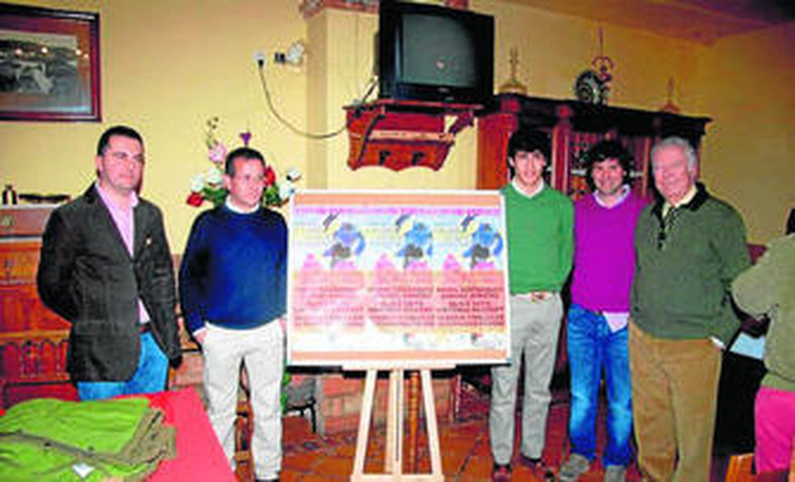 El desaparecido Pedro Macías, junto al matador de toros onubense Emilio Silvera.