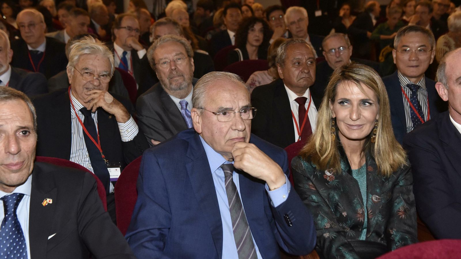 Alfonso Guerra, entre los asistentes al acto de inauguración del congreso de Asale en Sevilla.