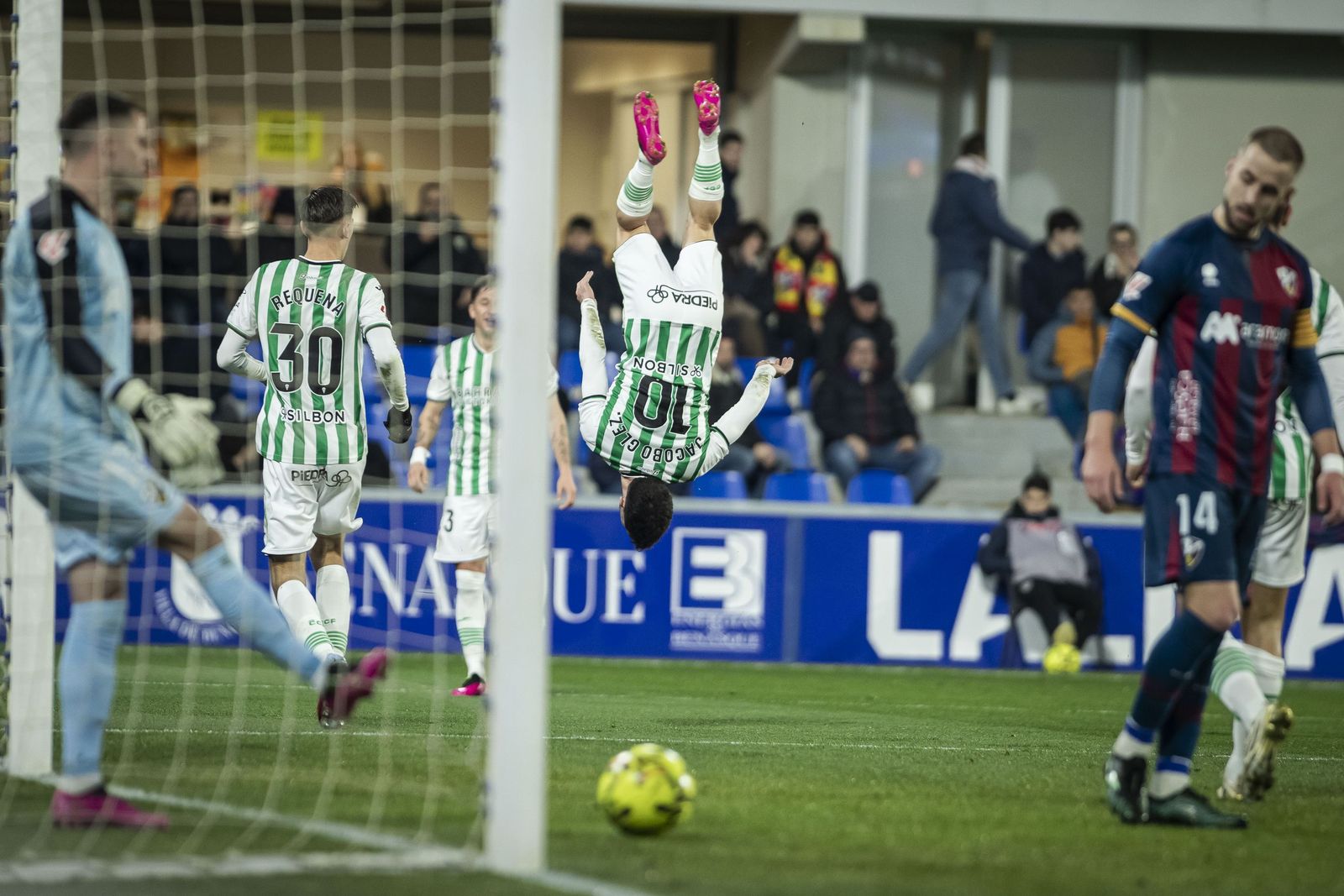 Las mejores fotos del triunfo agónico del Córdoba CF en Huesca