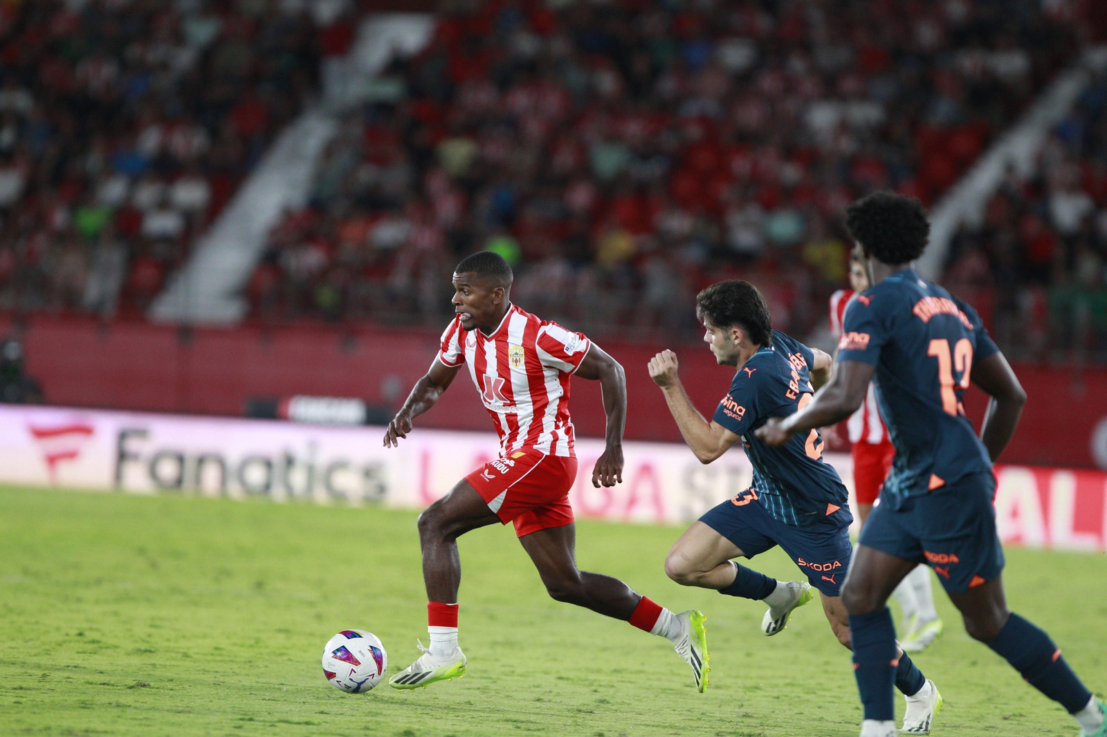 Imágenes del partido de La Liga Ea Sports U.D. Almería-Valencia C.F.