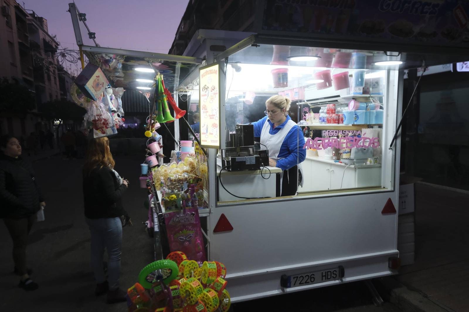 La gran fiesta de Pretardebuena en el barrio de la Viñuela de Córdoba, en fotografías