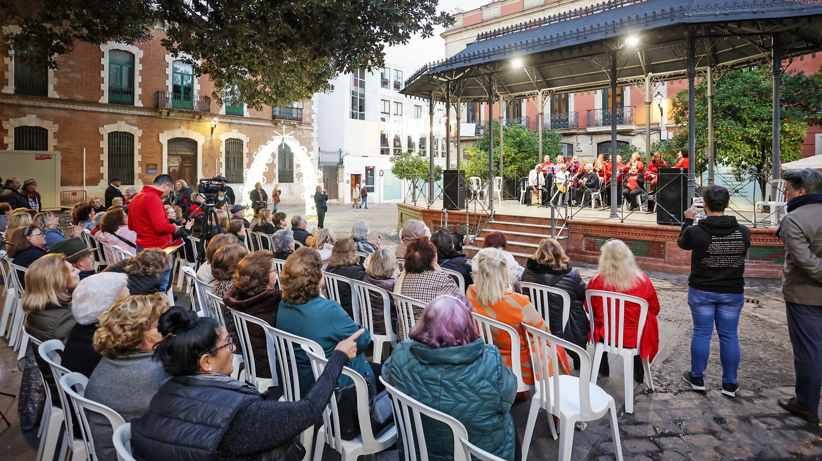 Los mayores de Jerez cantan a la Navidad