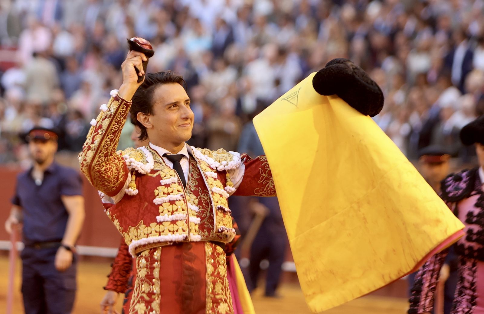 Las mejores imágenes de la corrida de toros de Juan Ortega, Roca Rey y Pablo Aguado