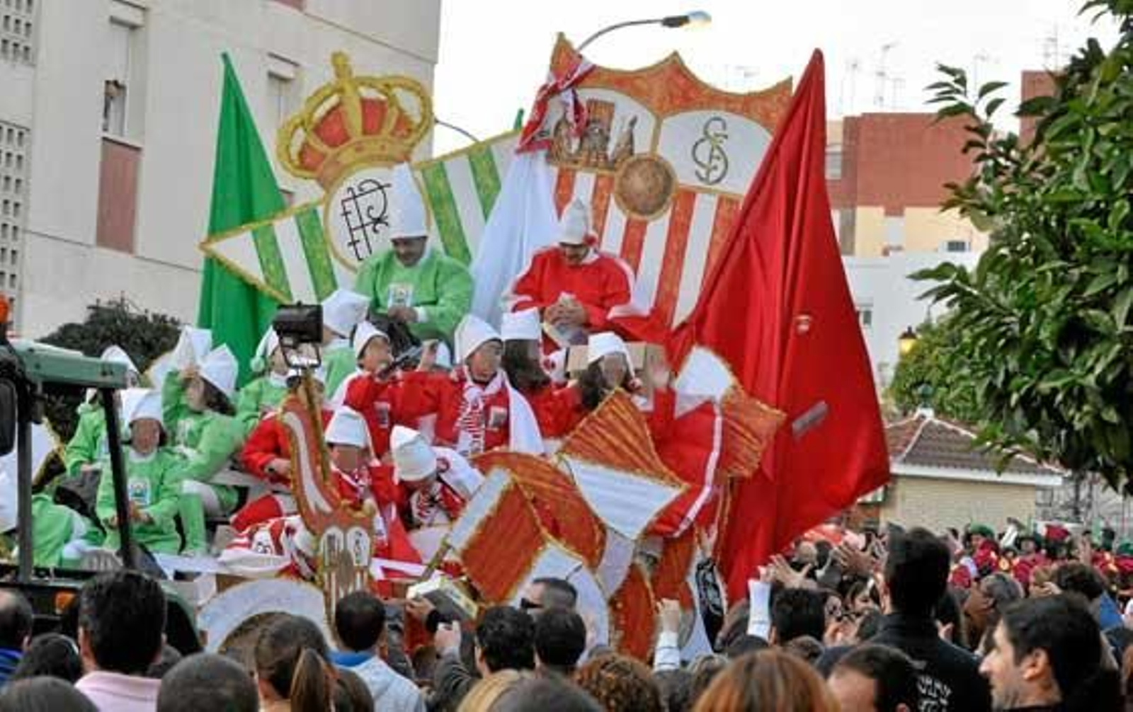 Cabalgata de Reyes Magos de Sanlúcar la Mayor.

Foto: Manuel Gómez