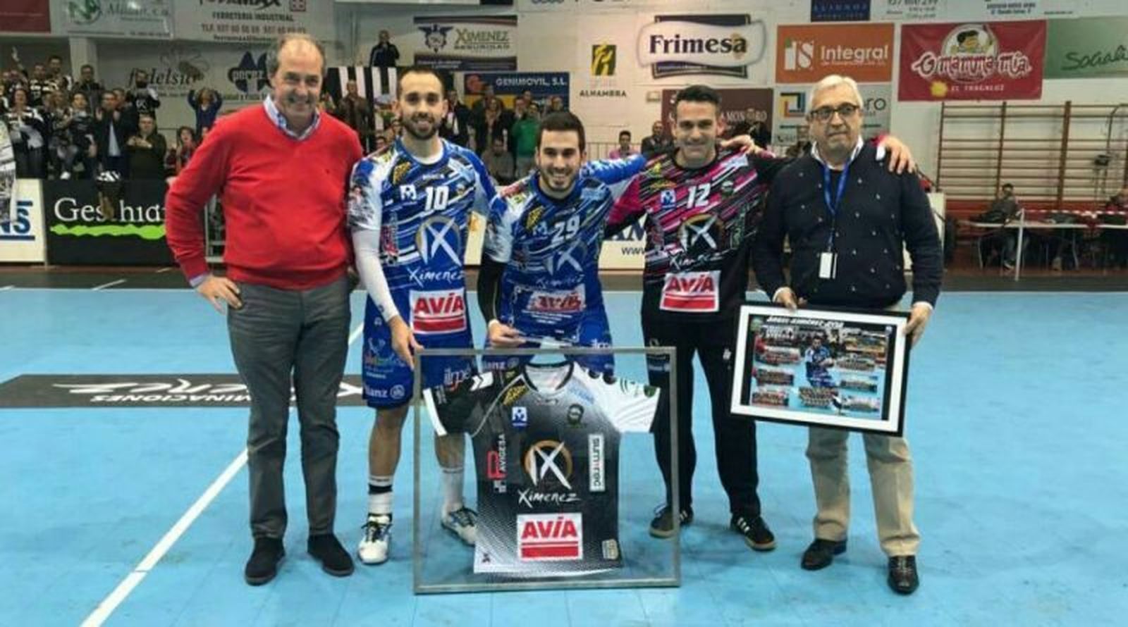 Mario Porras, que fue homenajeado el miércoles, se despide de las pistas en Sagunto.