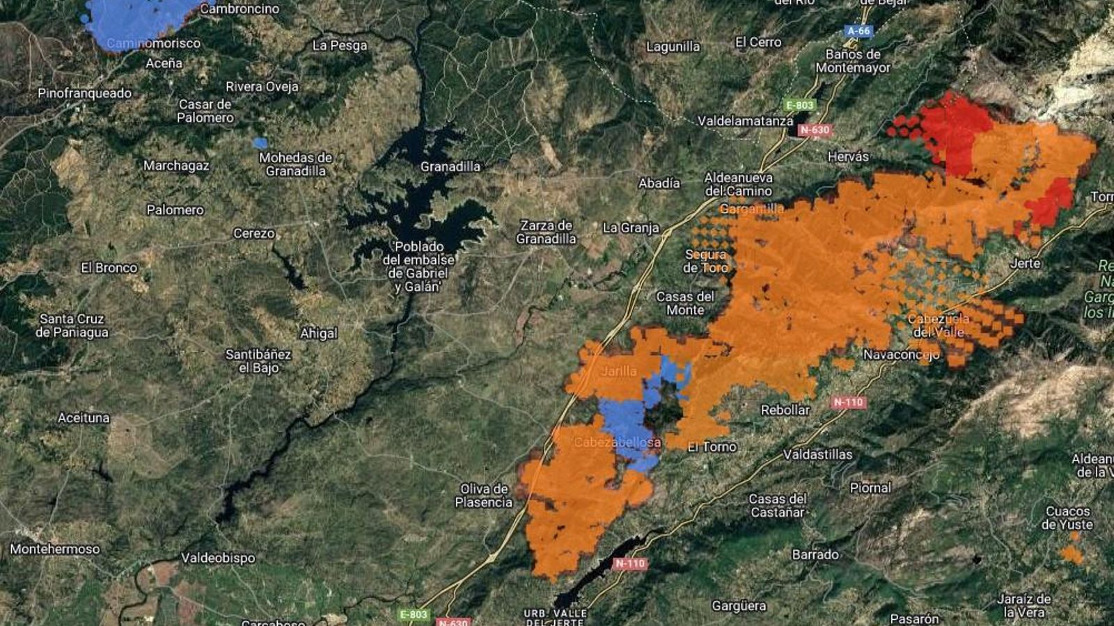 Incendio próximo a la Vía de la Plata, entre Carcaboso y Baños de Montemayor Incendio próximo a la Vía de la Plata, entre Carcaboso y Baños de Montemayor