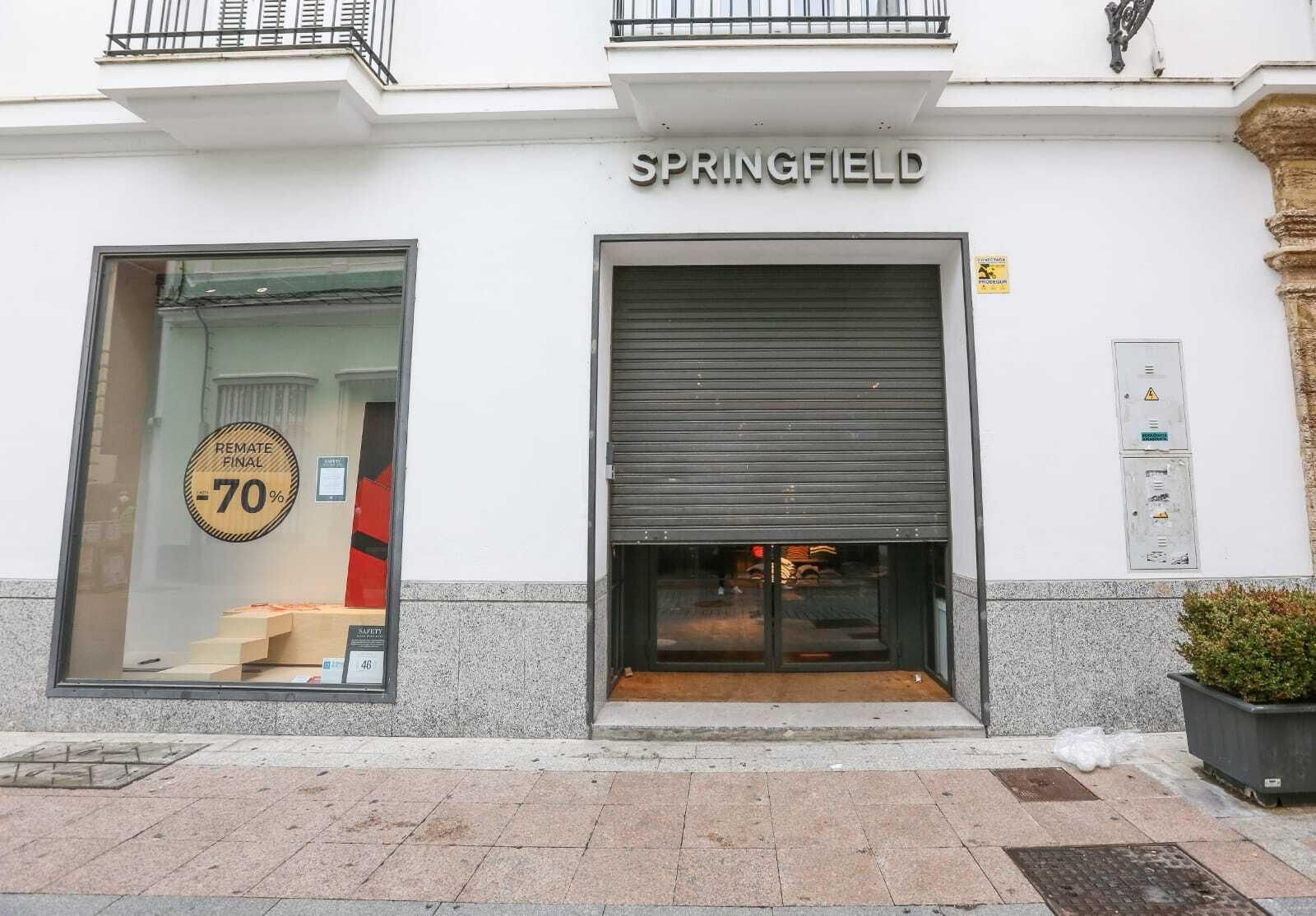 Imágenes de Chiclana durante la primera jornada del cierre de actividades