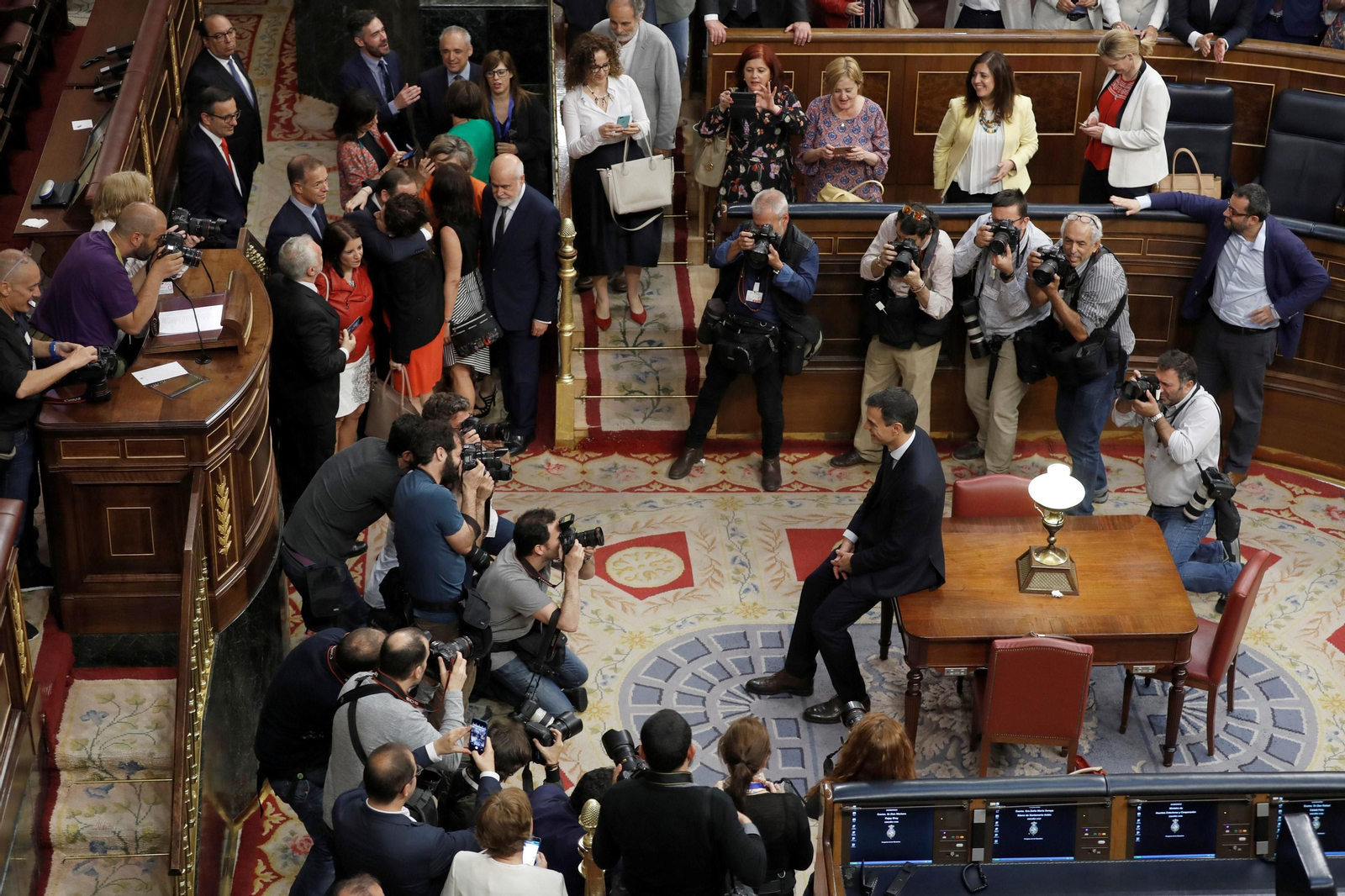 Pedro Sánchez posa para los fotógrafos.