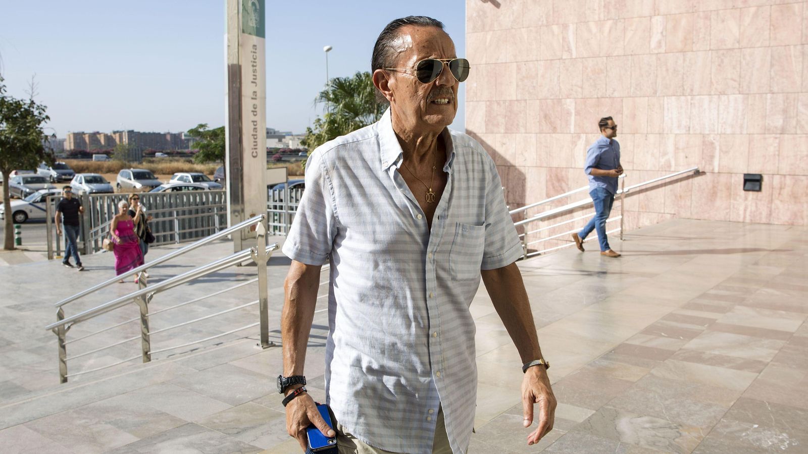 Julián Muñoz a su llegada a la Ciudad de la Justicia de Málaga.