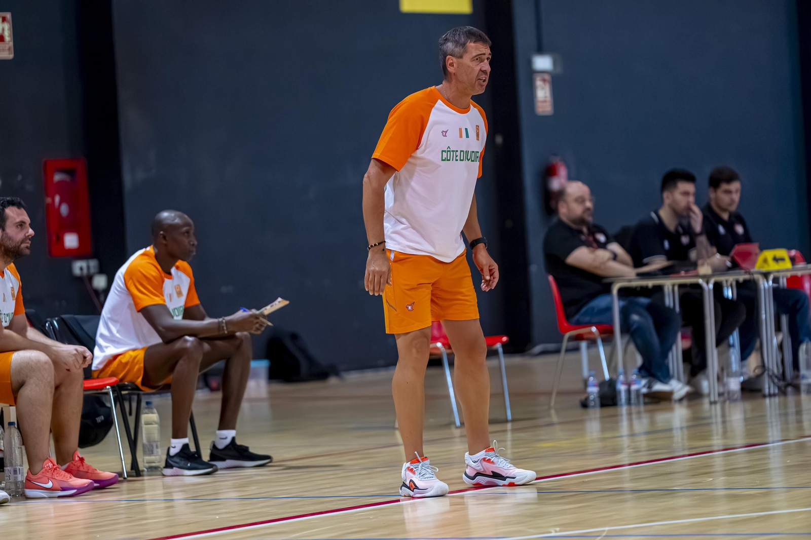 España B, con Álvaro Folgueiras, derrota a Costa de Marfil antes de venir a Málaga