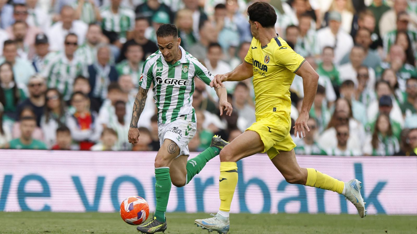 Antony se marcha de Sergi Cardona.