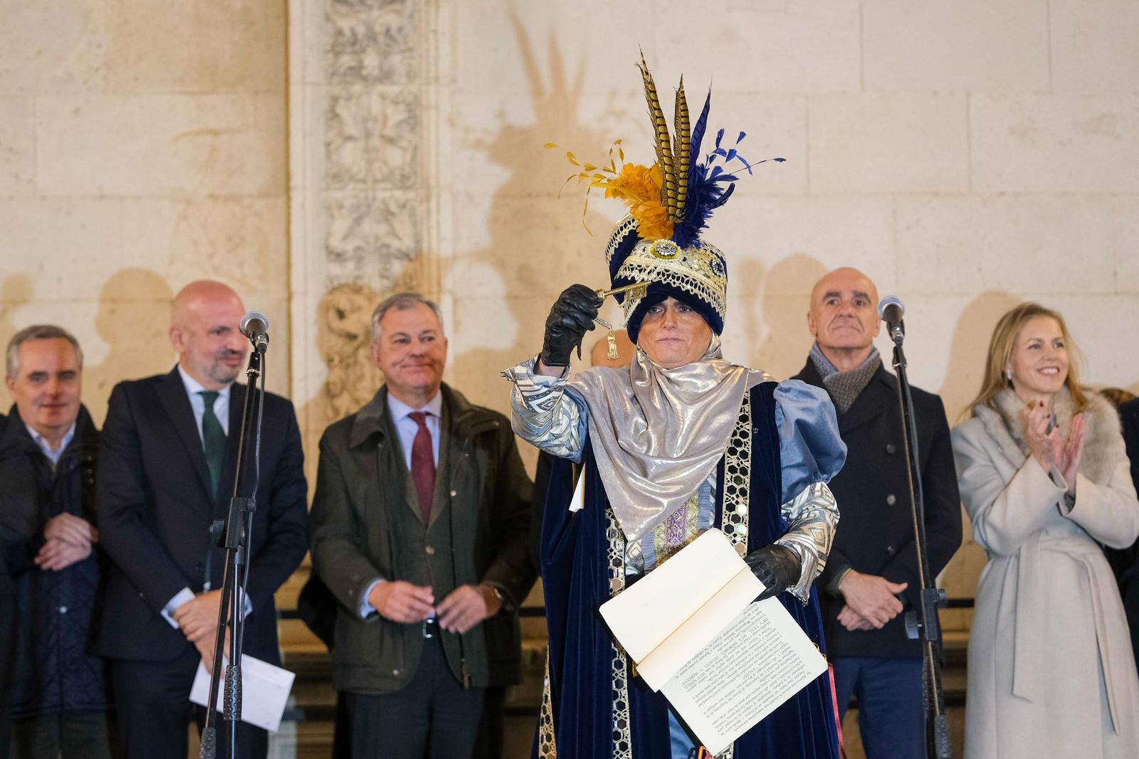 Fotos del Heraldo de los Reyes Magos en la recogida de llaves de la ciudad