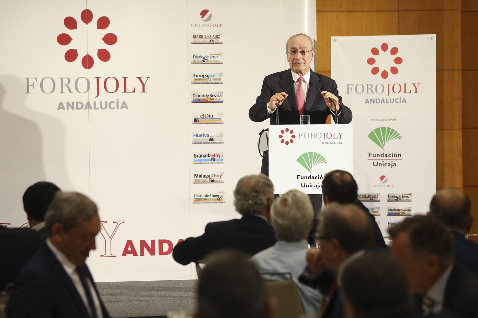 Las imágenes del Foro Joly con Elías Bendodo