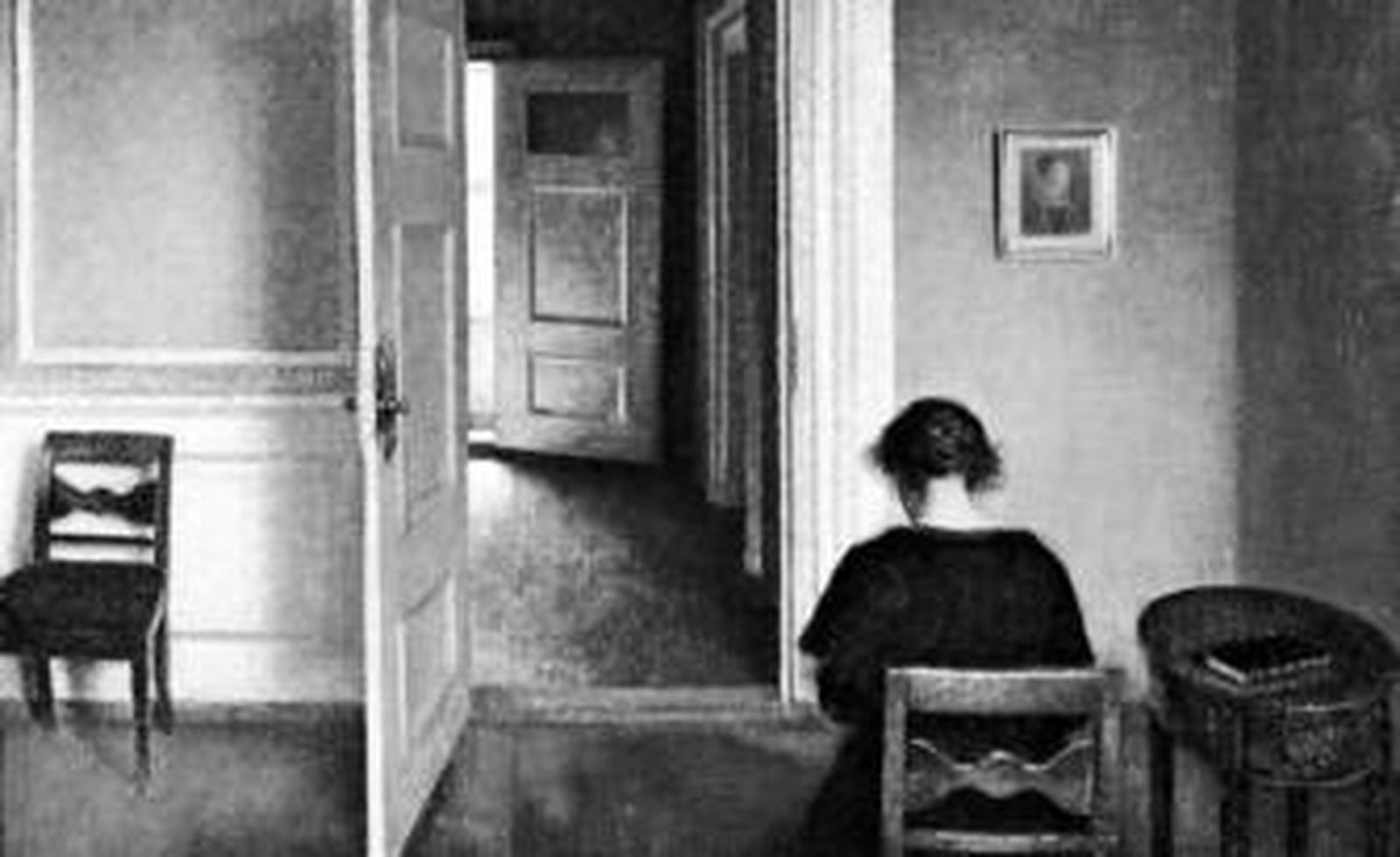 'Interior Strandgrade, 30', una de las enigmáticas y austeras pinturas de Vilhelm Hammershoi, fechada en 1906.